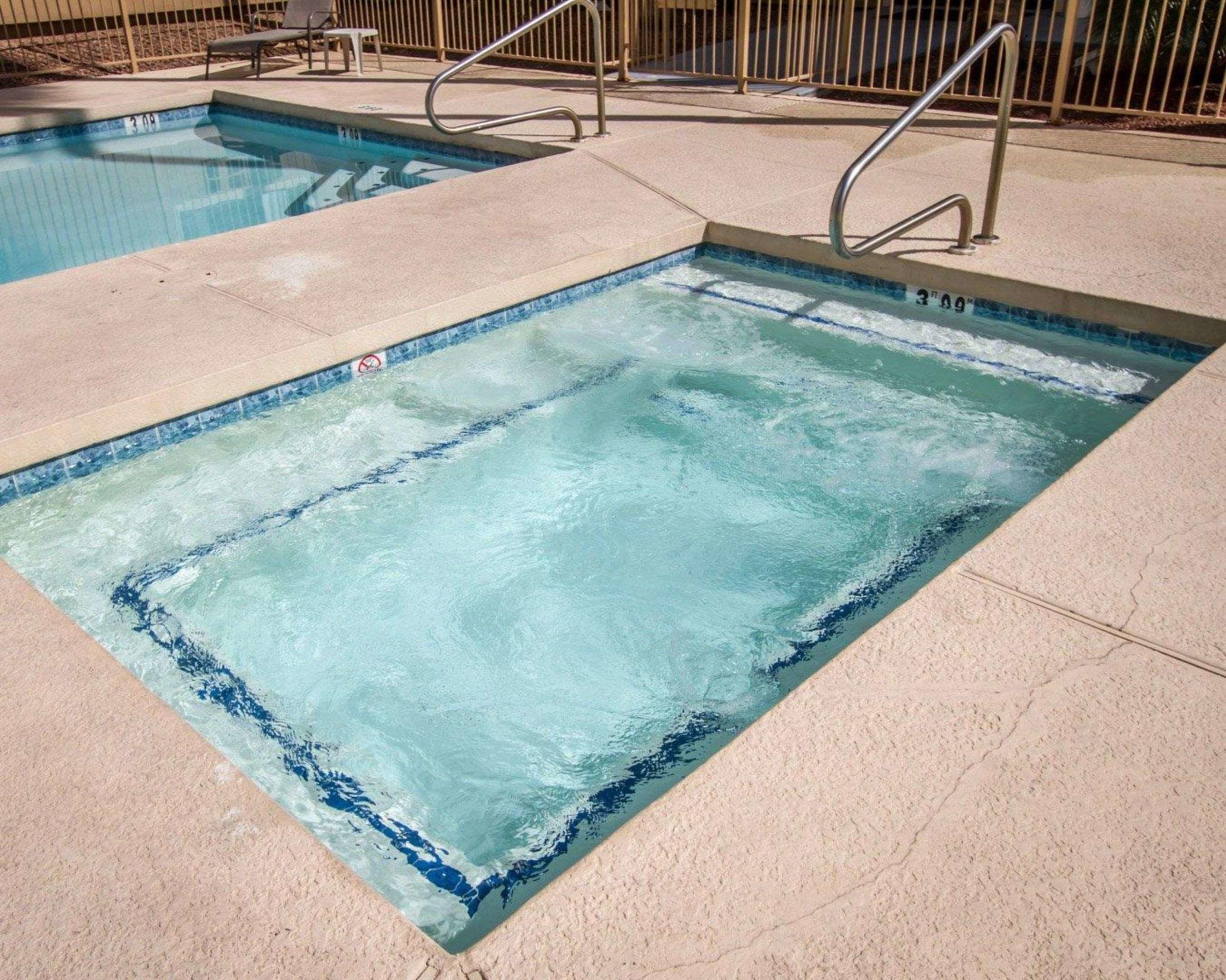 Comfort Inn West — photo 4
