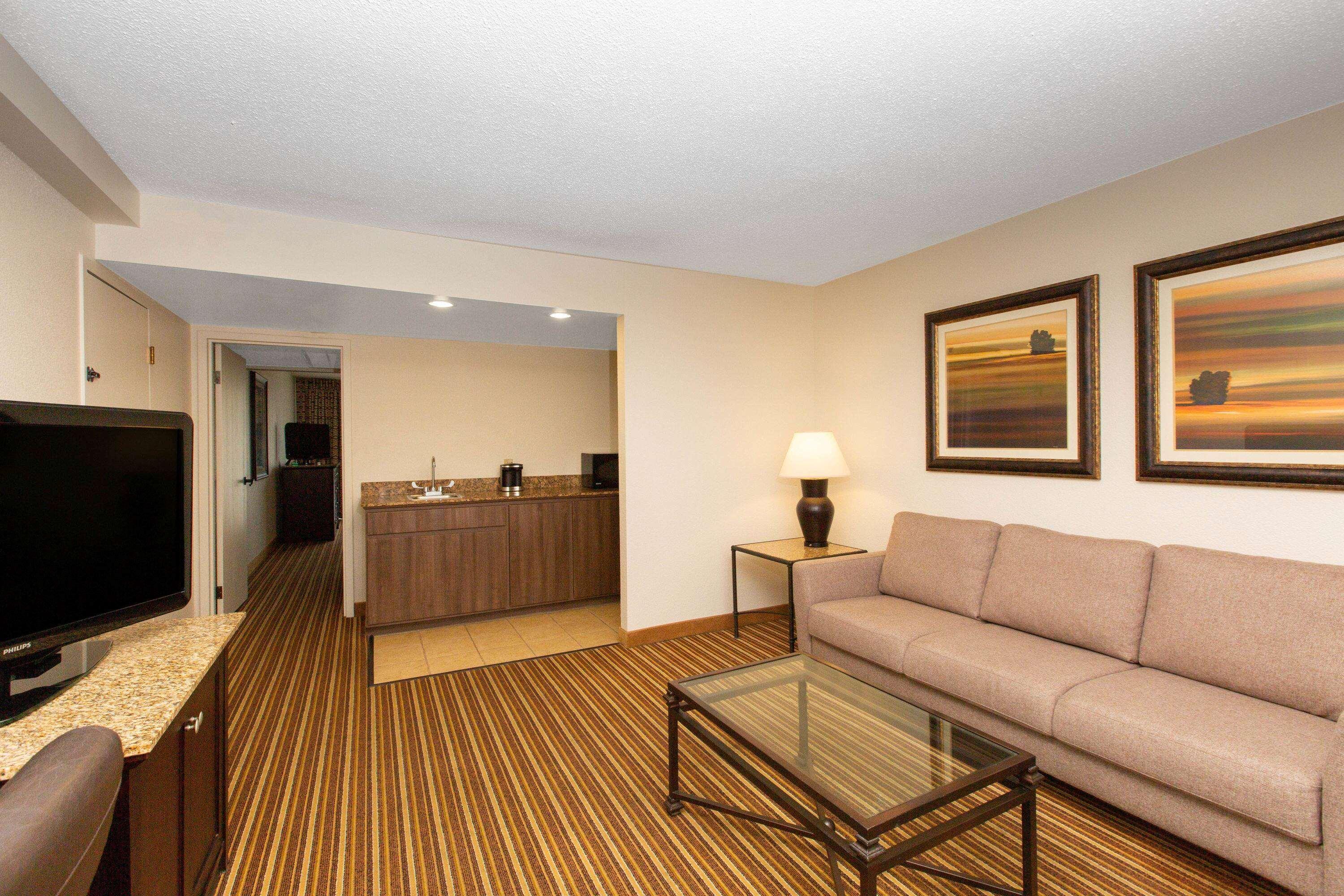Aksarben Suites Omaha — photo 5