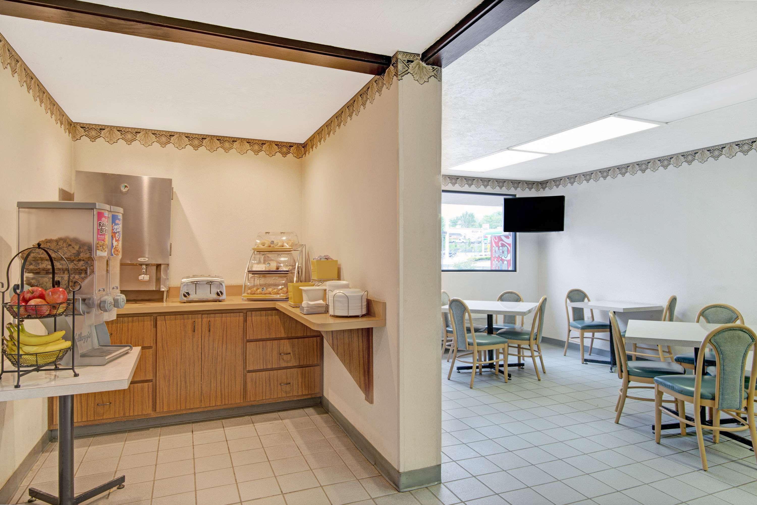 Days Inn by Wyndham Washington Pennsylvania — photo 3