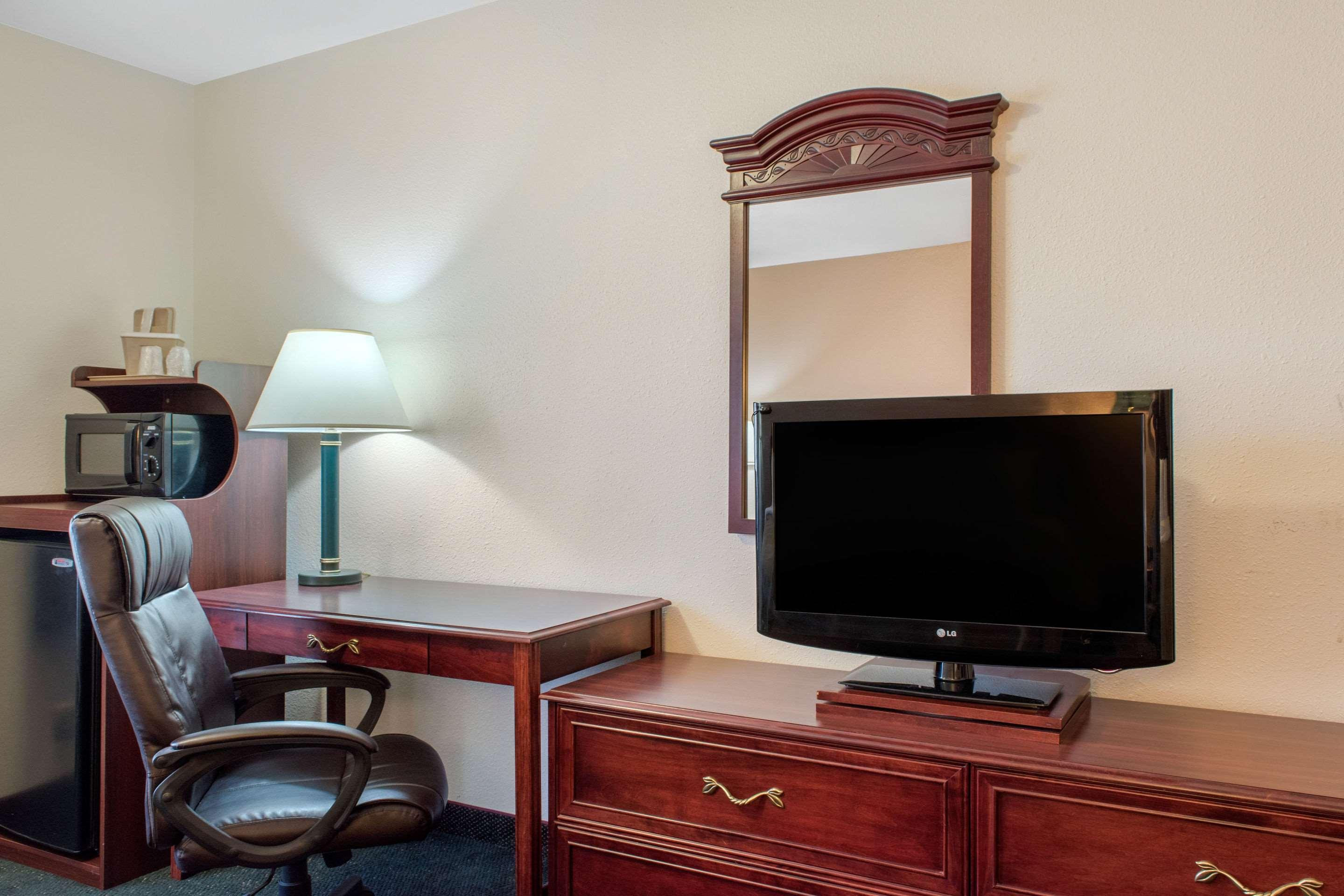 Quality Inn Airport — photo 5