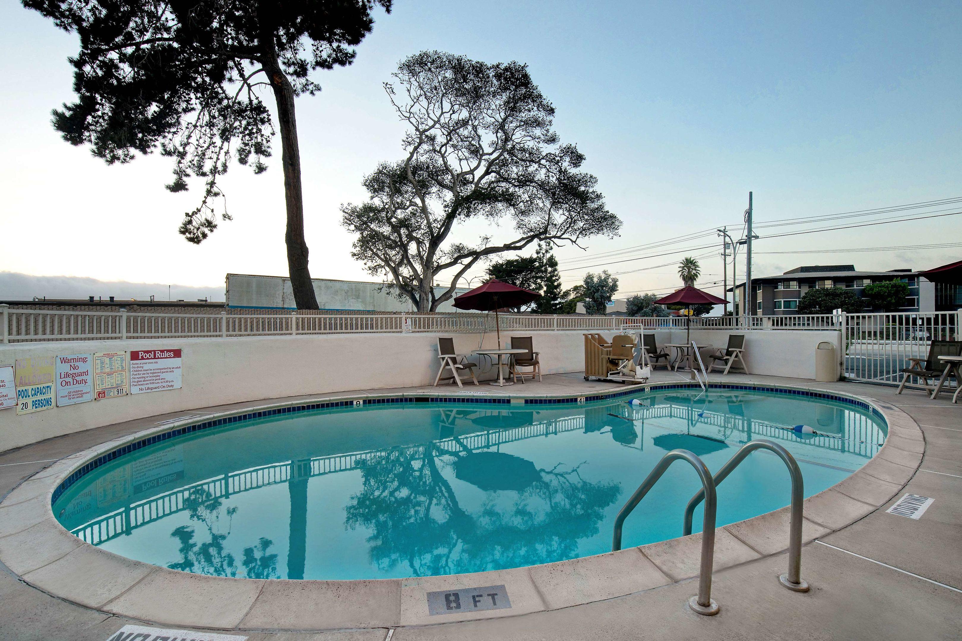 Motel 6 Monterey — photo 4