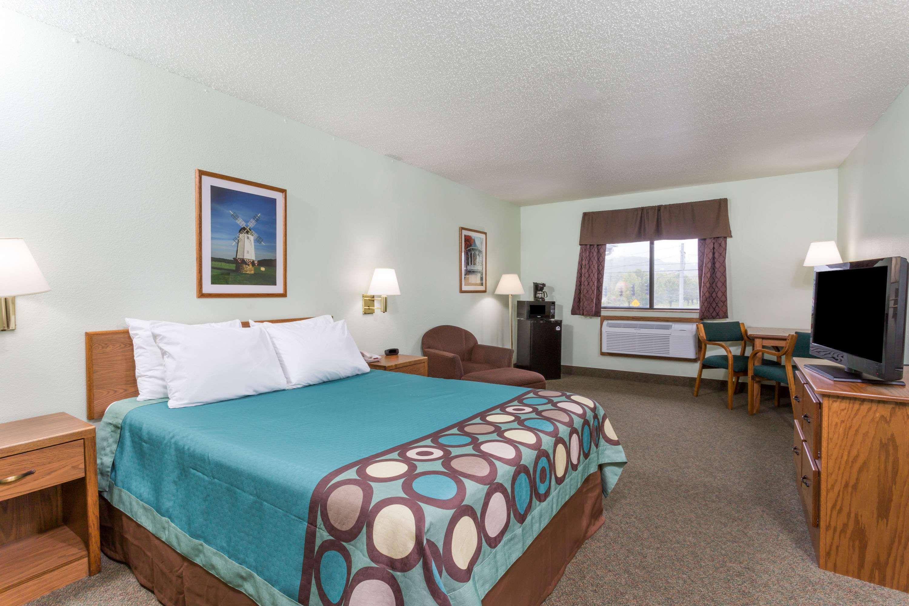 Super 8 by Wyndham Gallipolis Pt Pleasant Area — photo 4