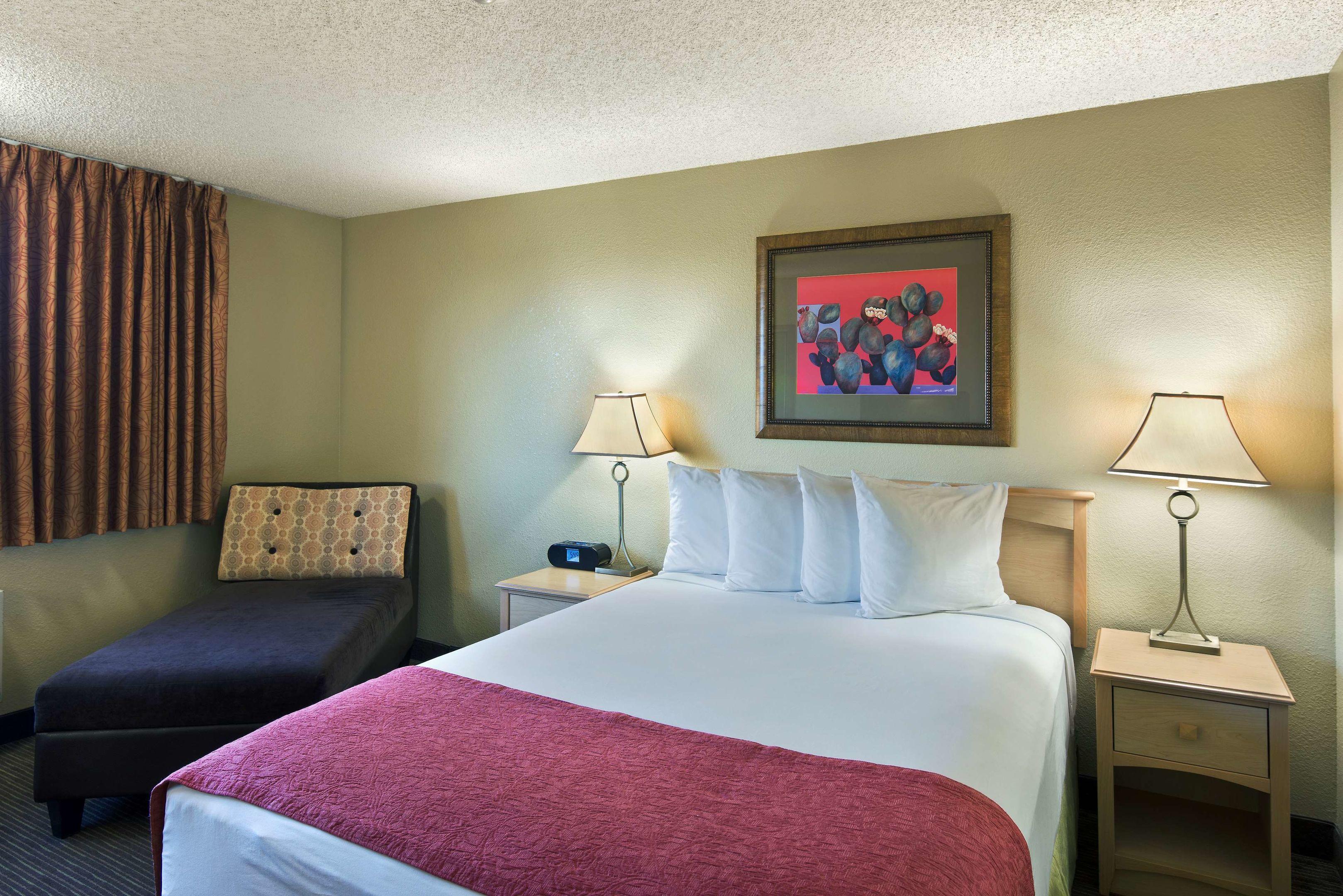 Oxford Suites Lancaster — photo 5