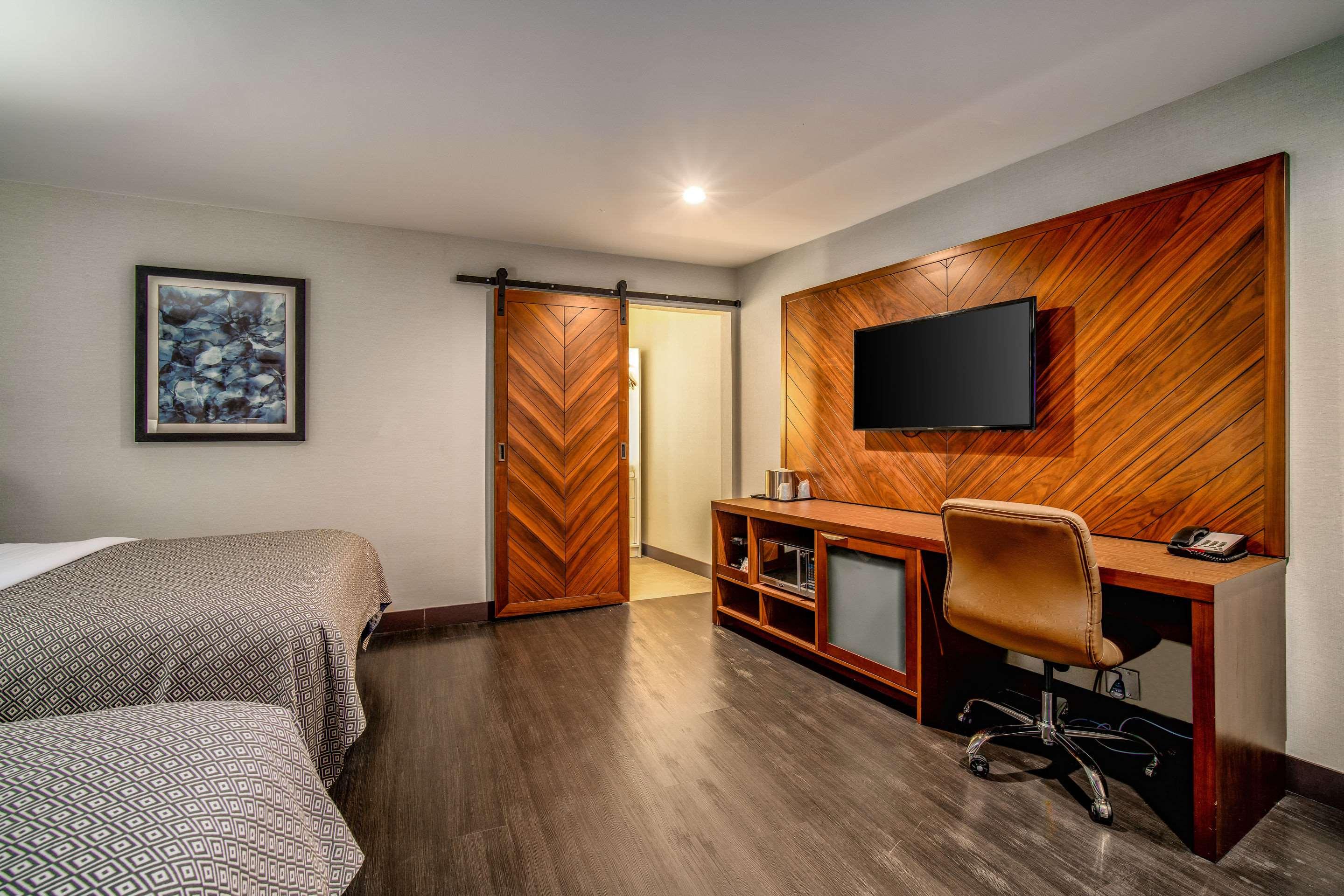 818 Hotel + Pool, an Ascend Hotel Collection Member — photo 5