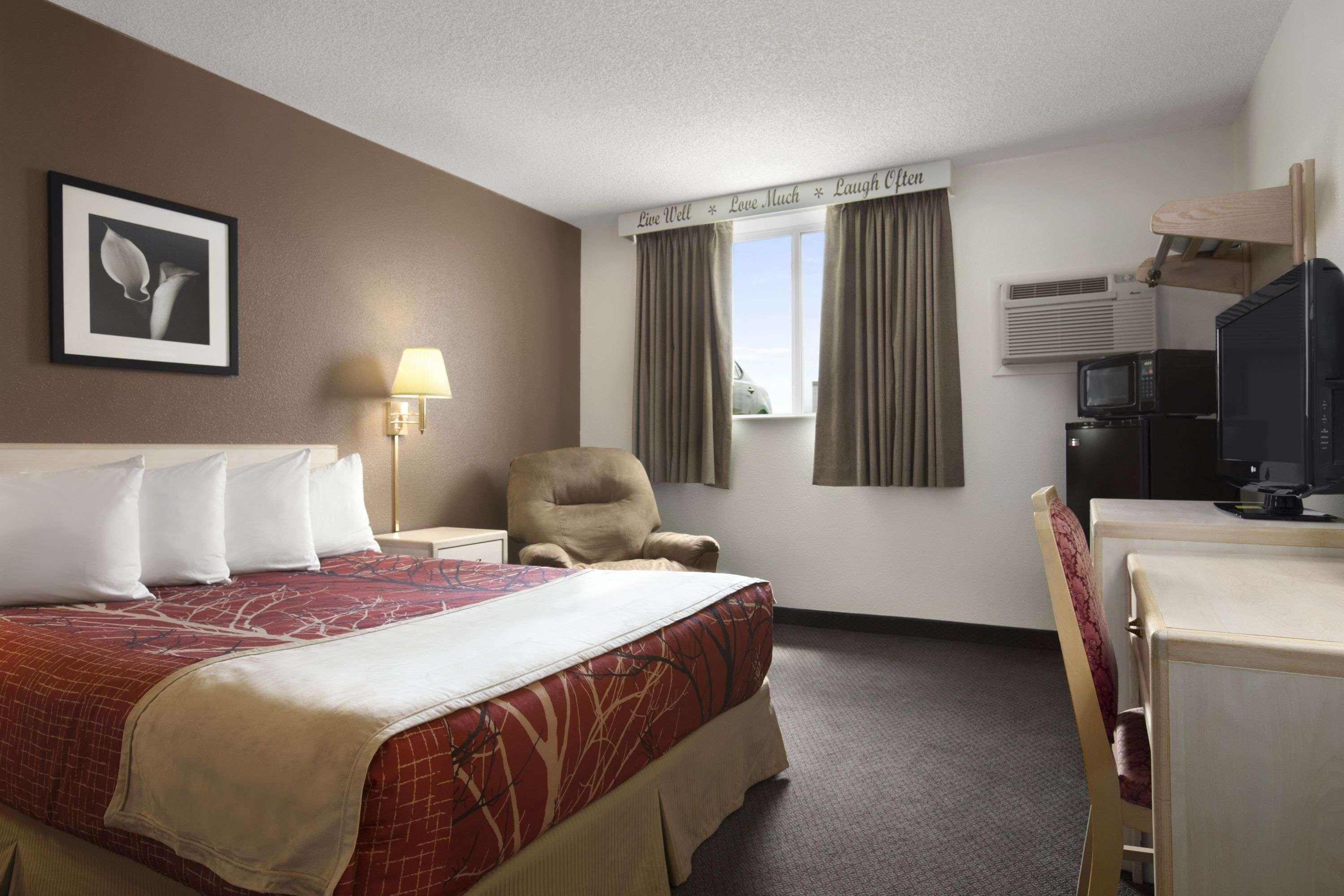 Super 8 by Wyndham Scottsbluff — photo 4
