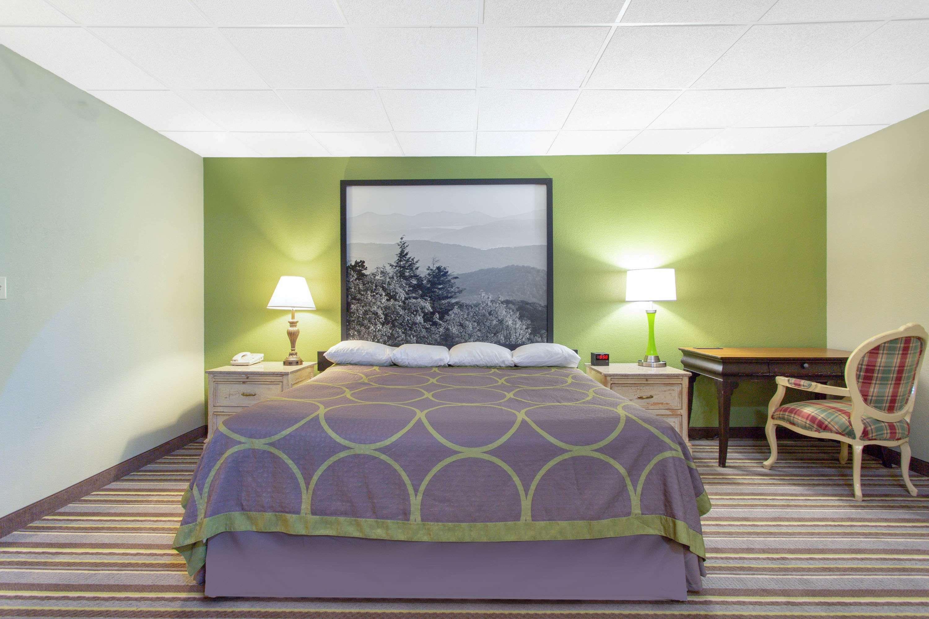 Super 8 by Wyndham Boone NC — photo 4