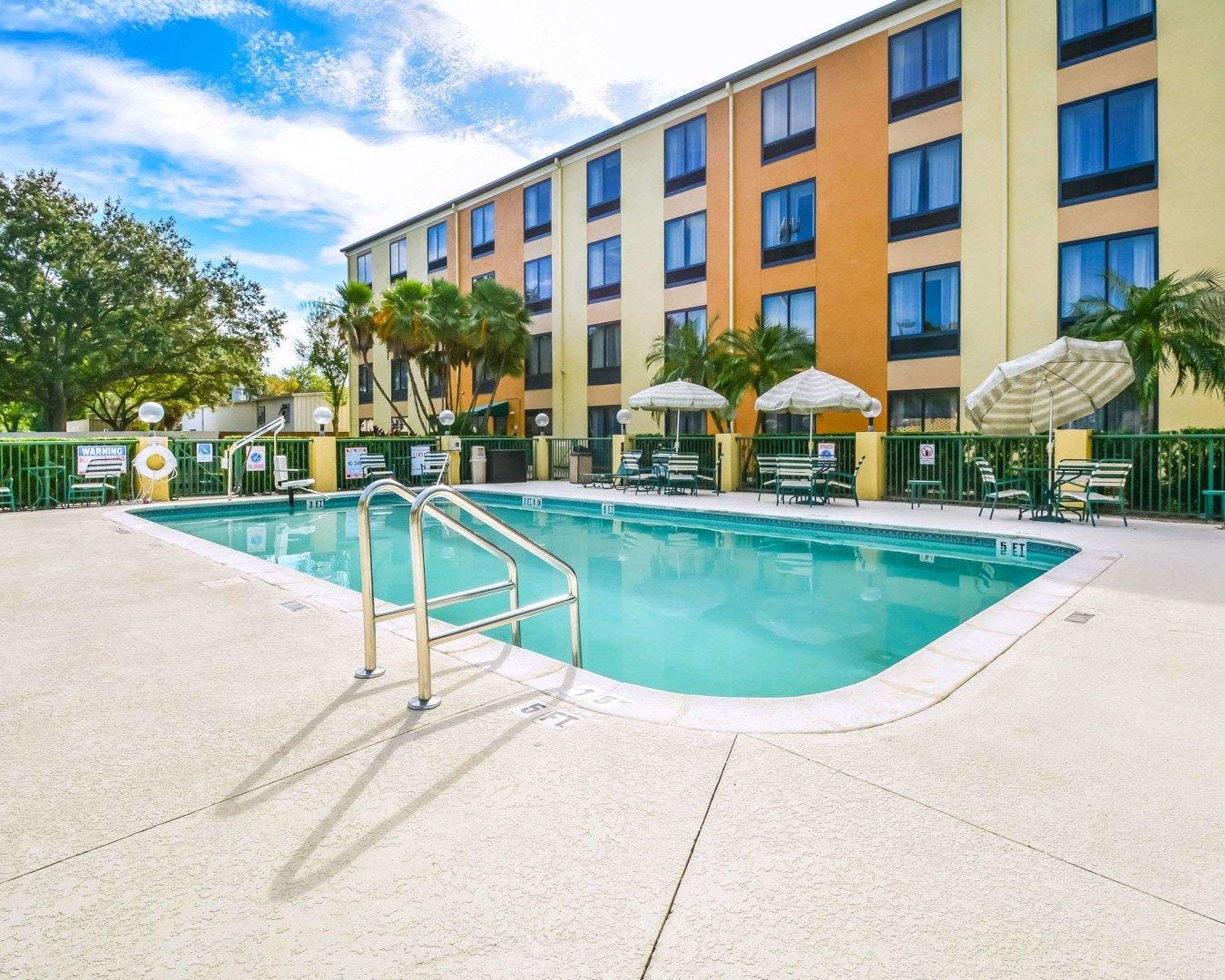 Comfort Suites Tampa - Brandon — photo 4