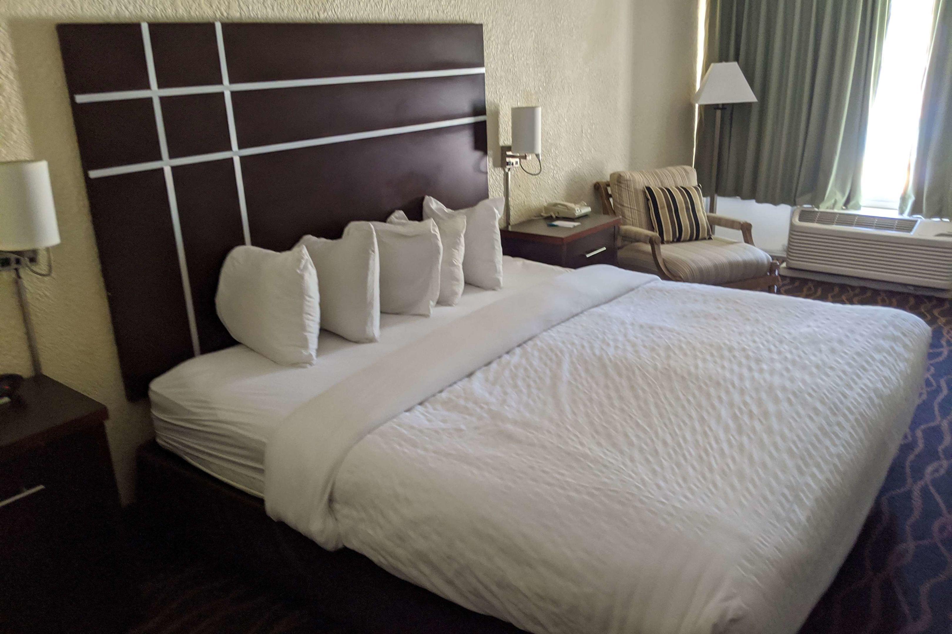 Days Inn by Wyndham Stuart — photo 4
