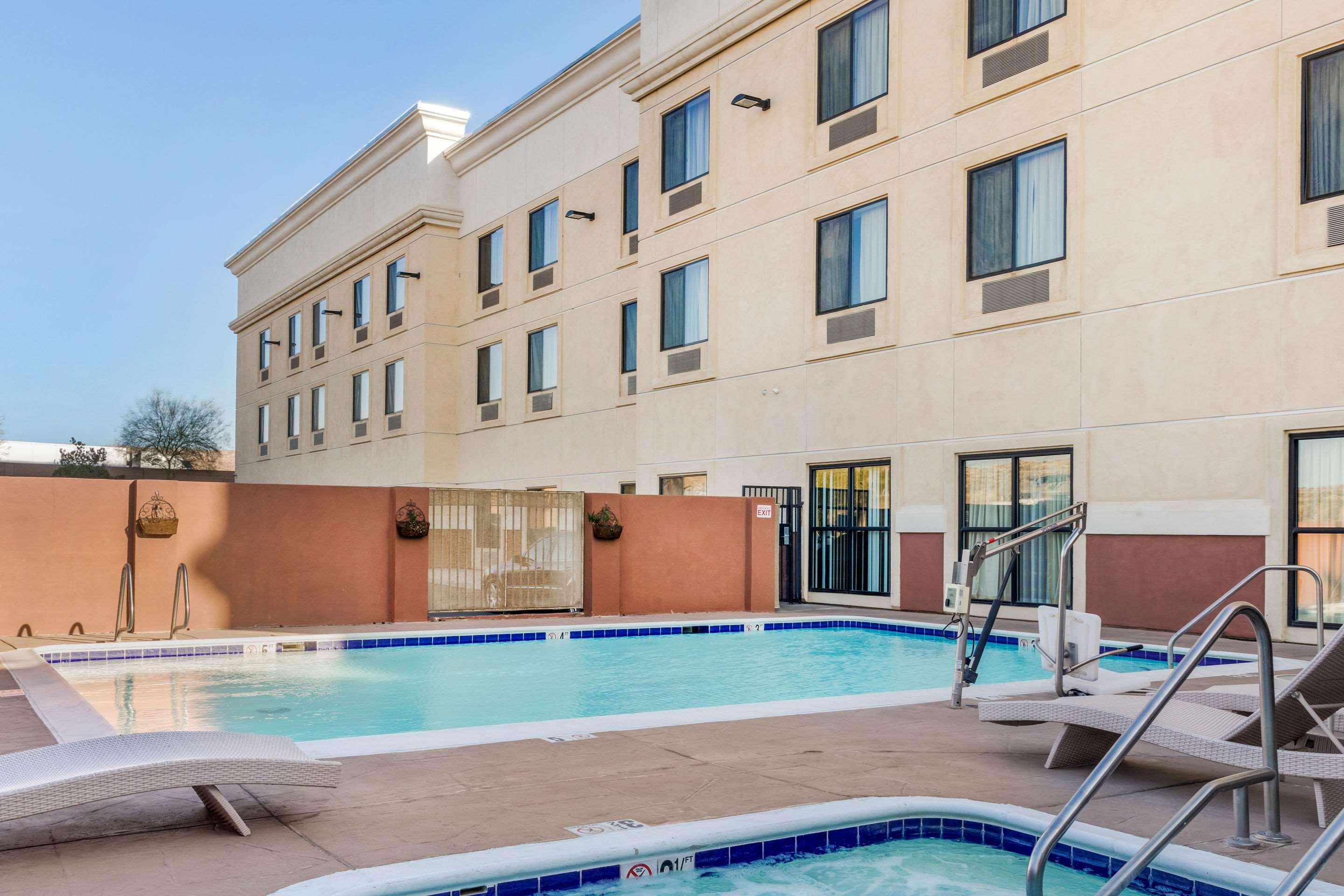 Comfort Suites At the Barstow Outlets — photo 4