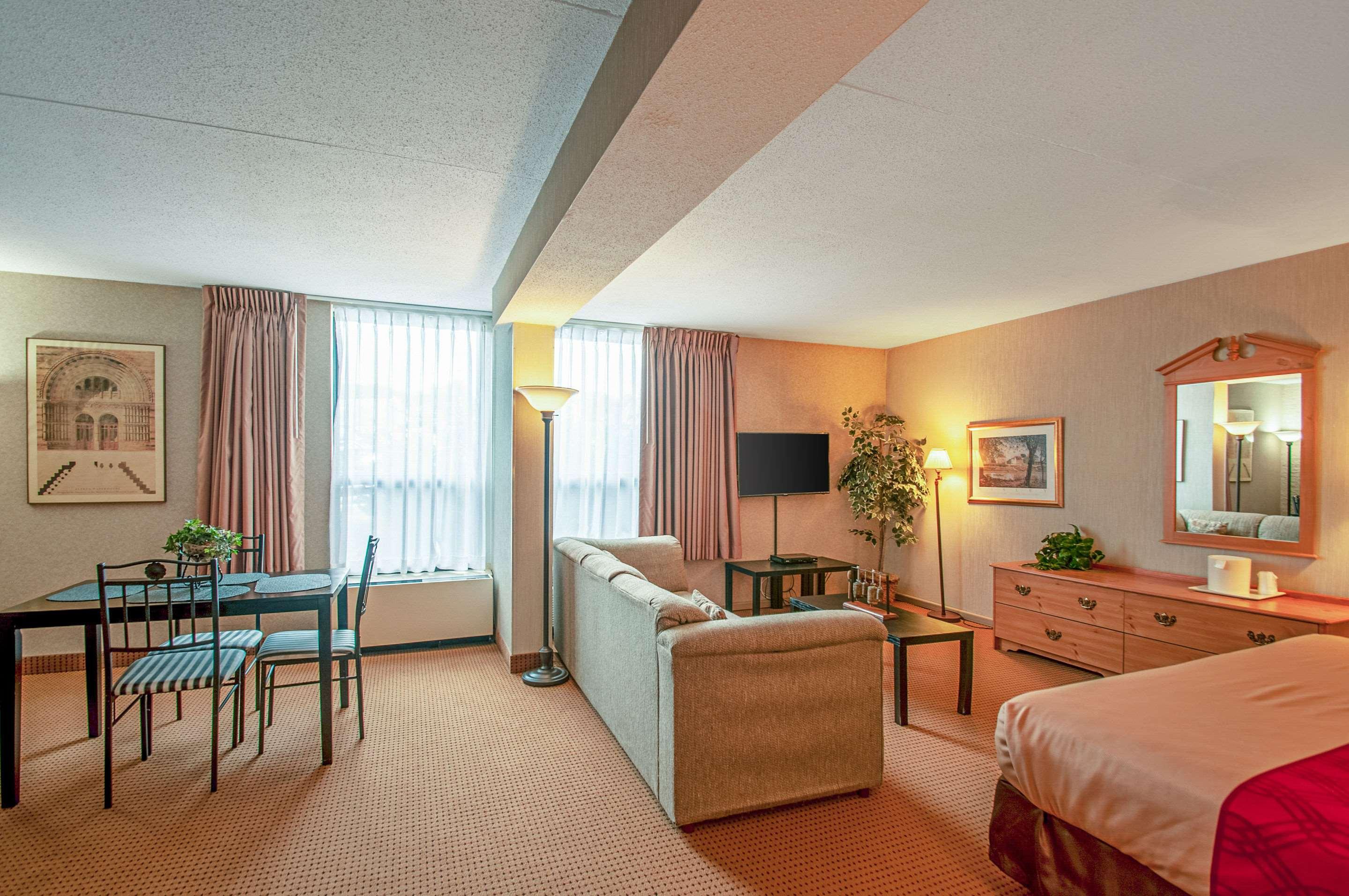 Econo Lodge Metro — photo 4