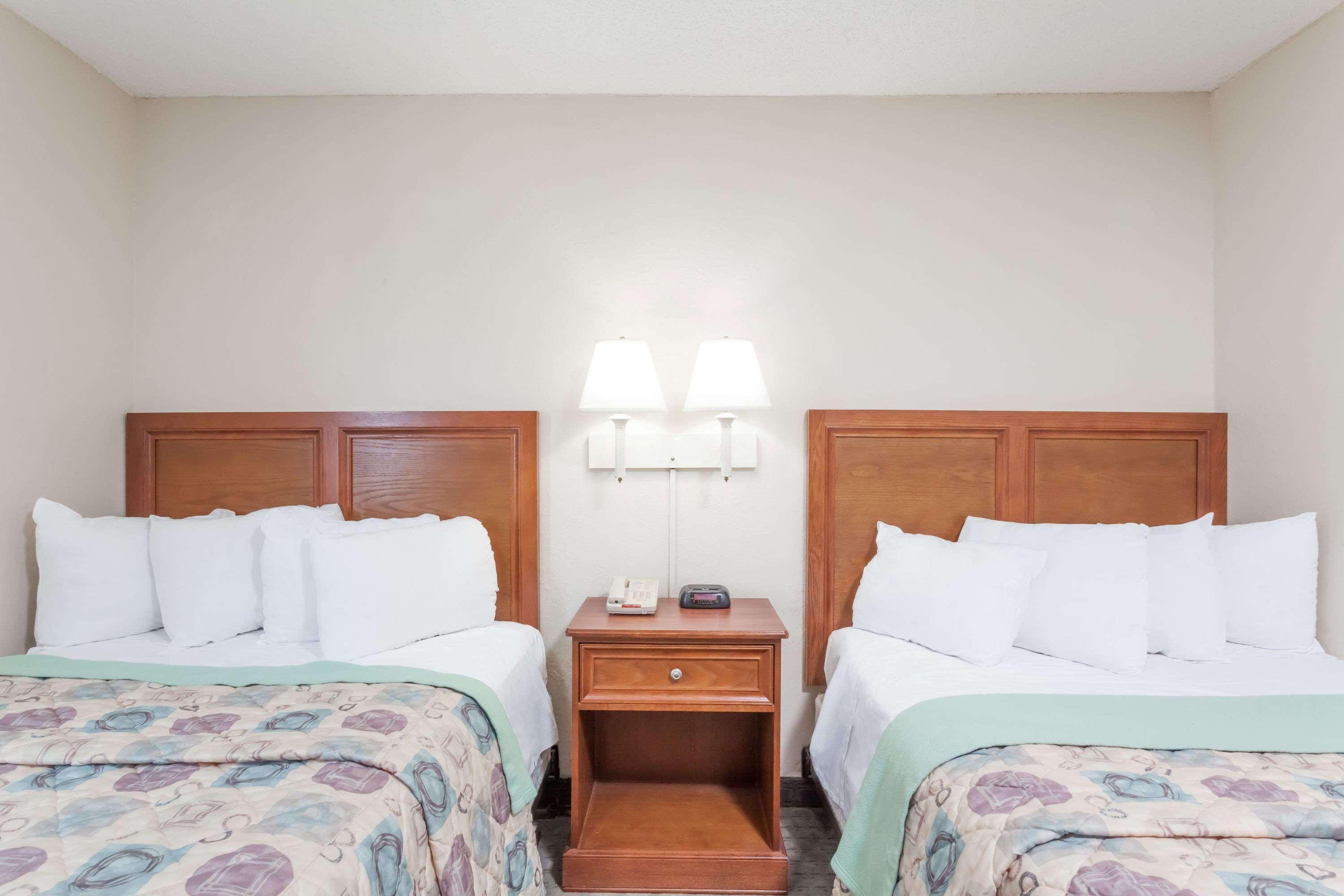 Days Inn & Suites Wildwood — photo 4