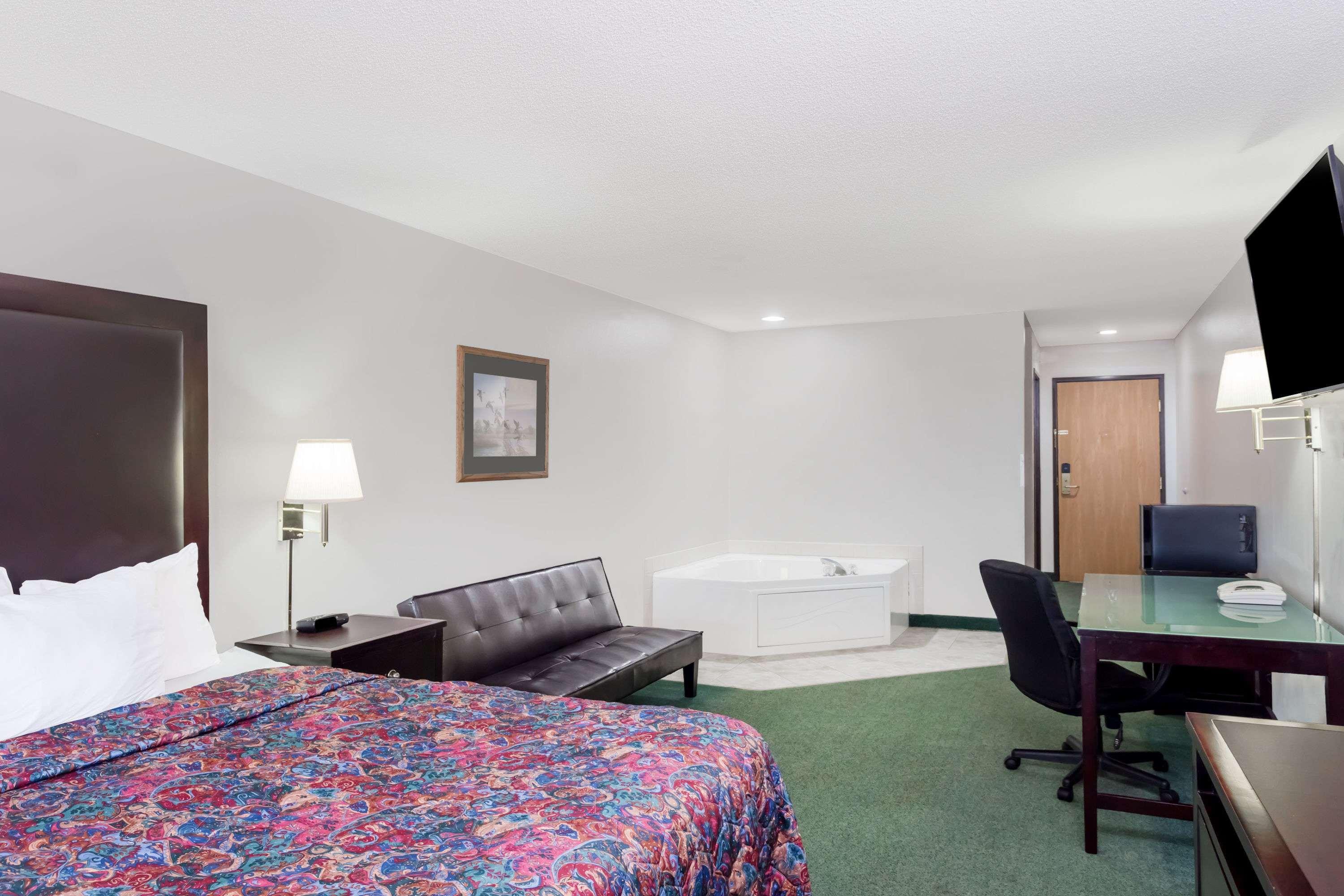 Days Inn Manchester — photo 4