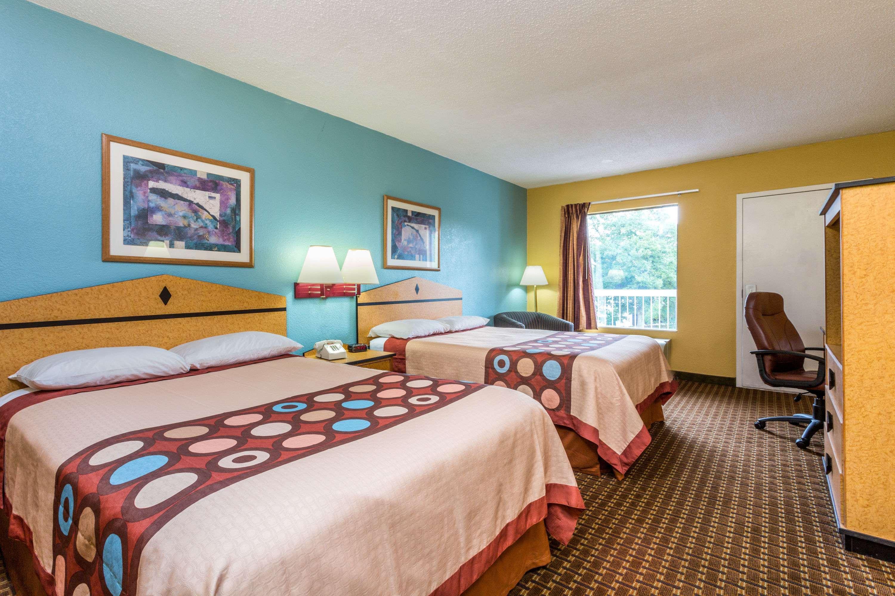 Super 8 by Wyndham Atlanta Northeast GA — photo 4
