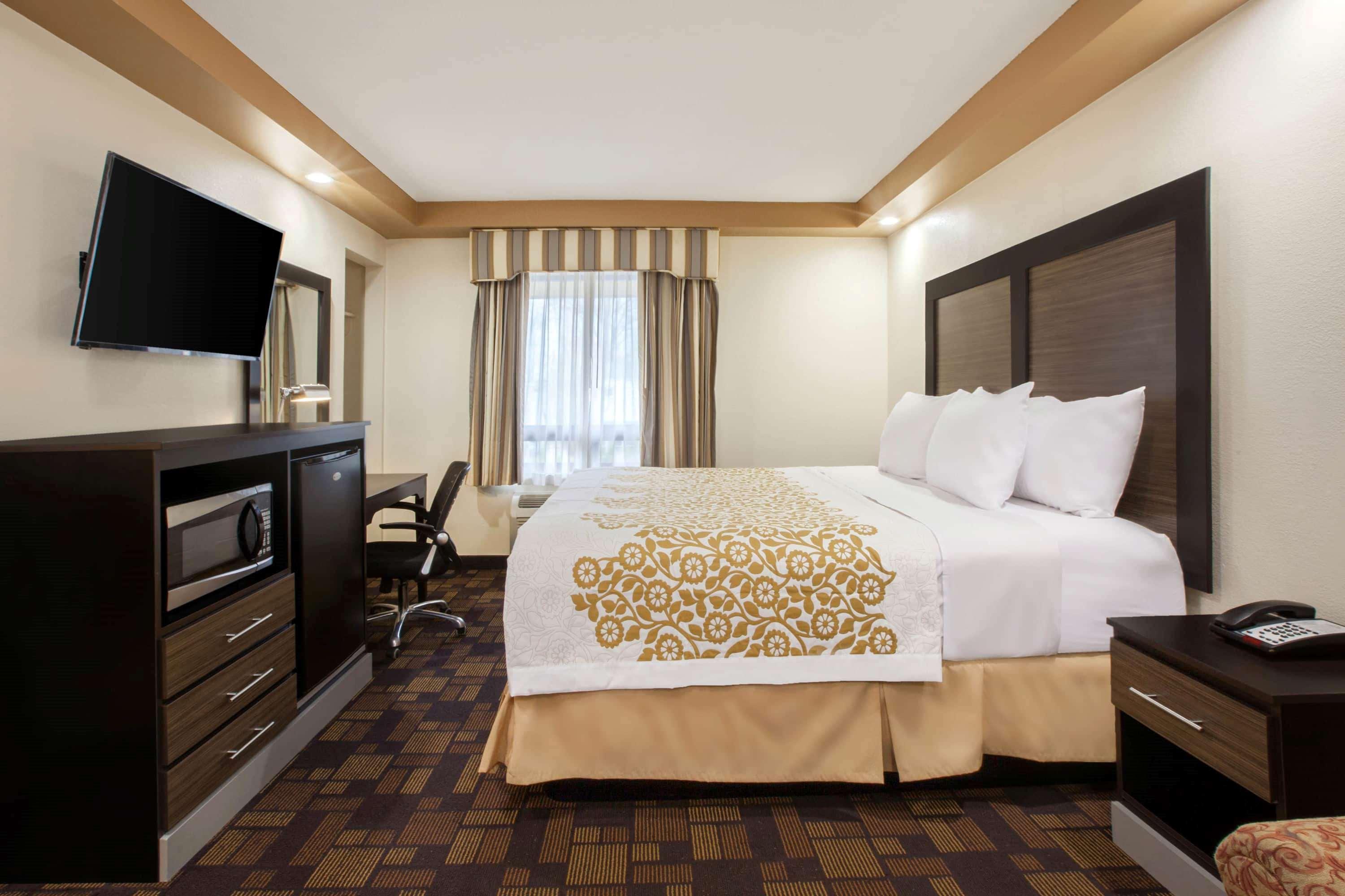 Days Inn Iselin - Woodbridge — photo 5