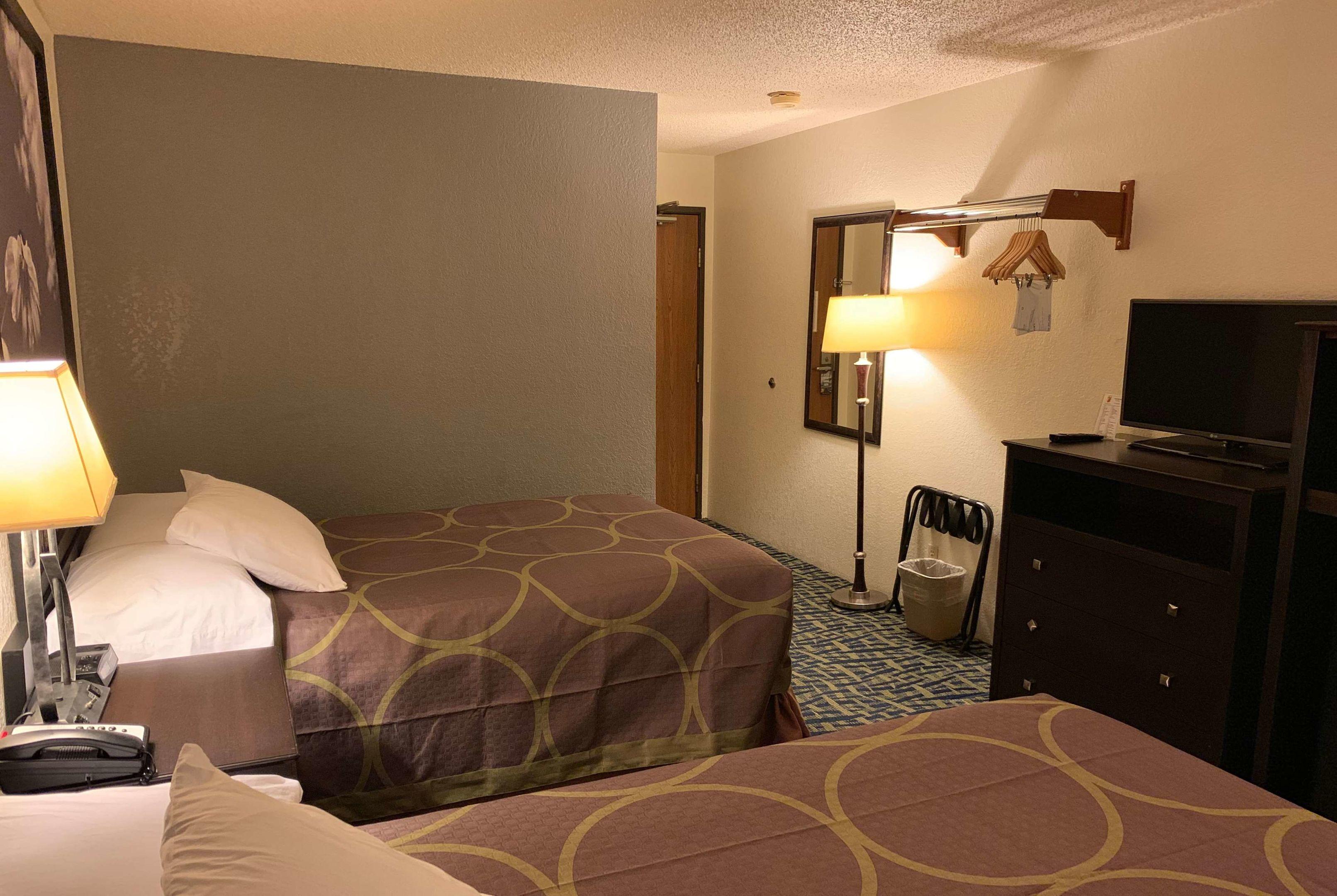 Super 8 by Wyndham Shakopee — photo 4