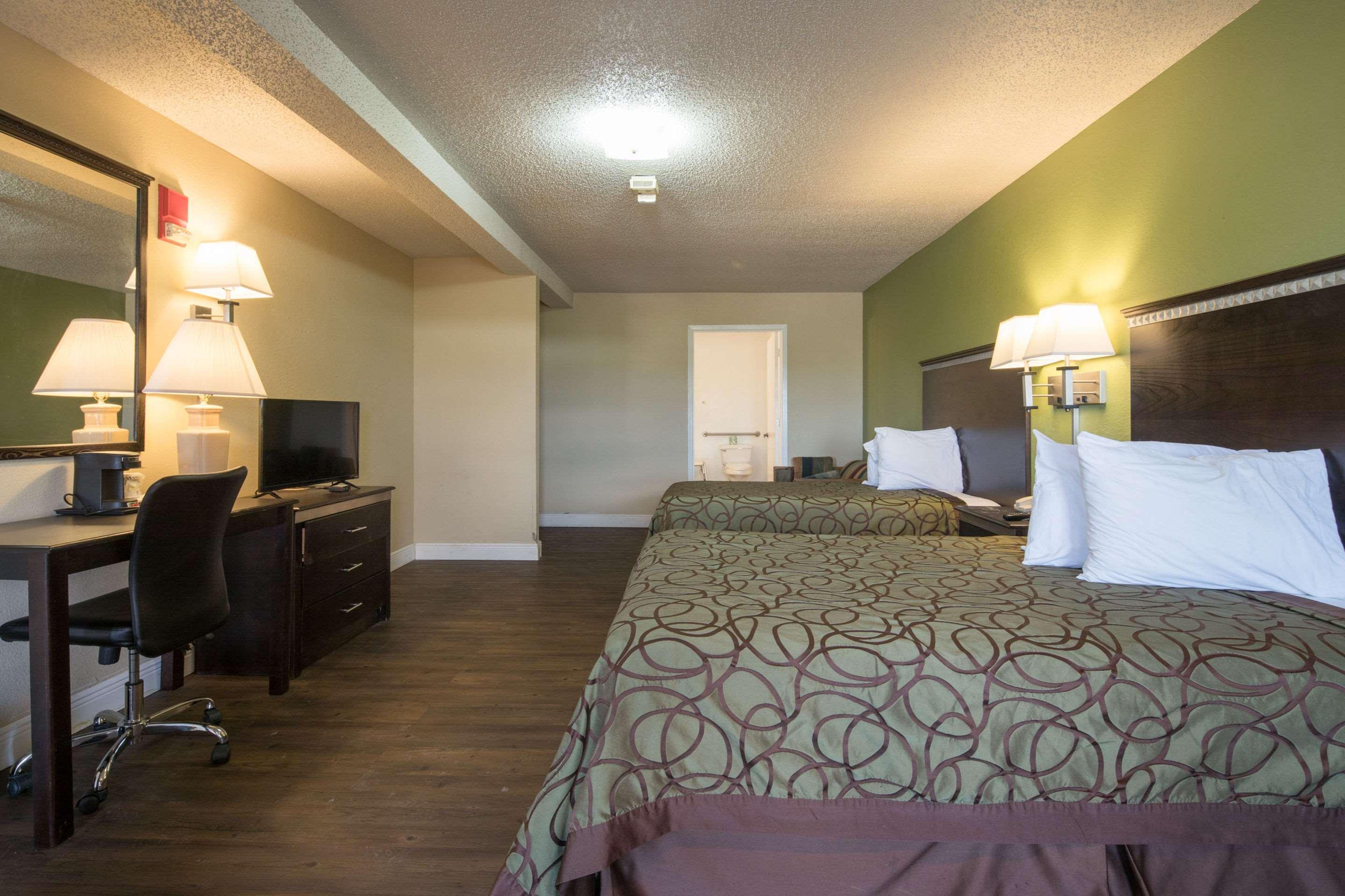 Rodeway Inn — photo 3