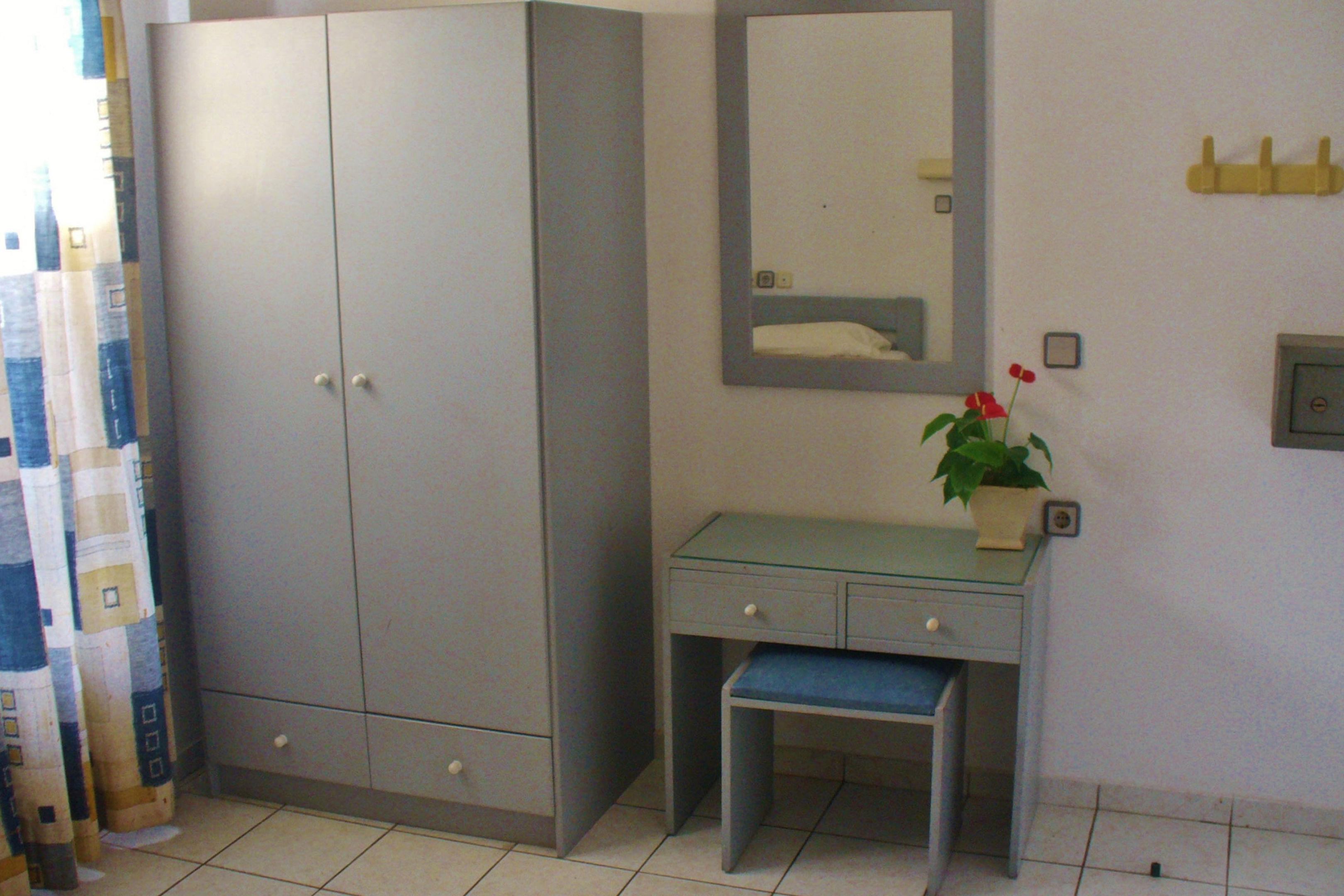 7 Days Studios & Apts — photo 5