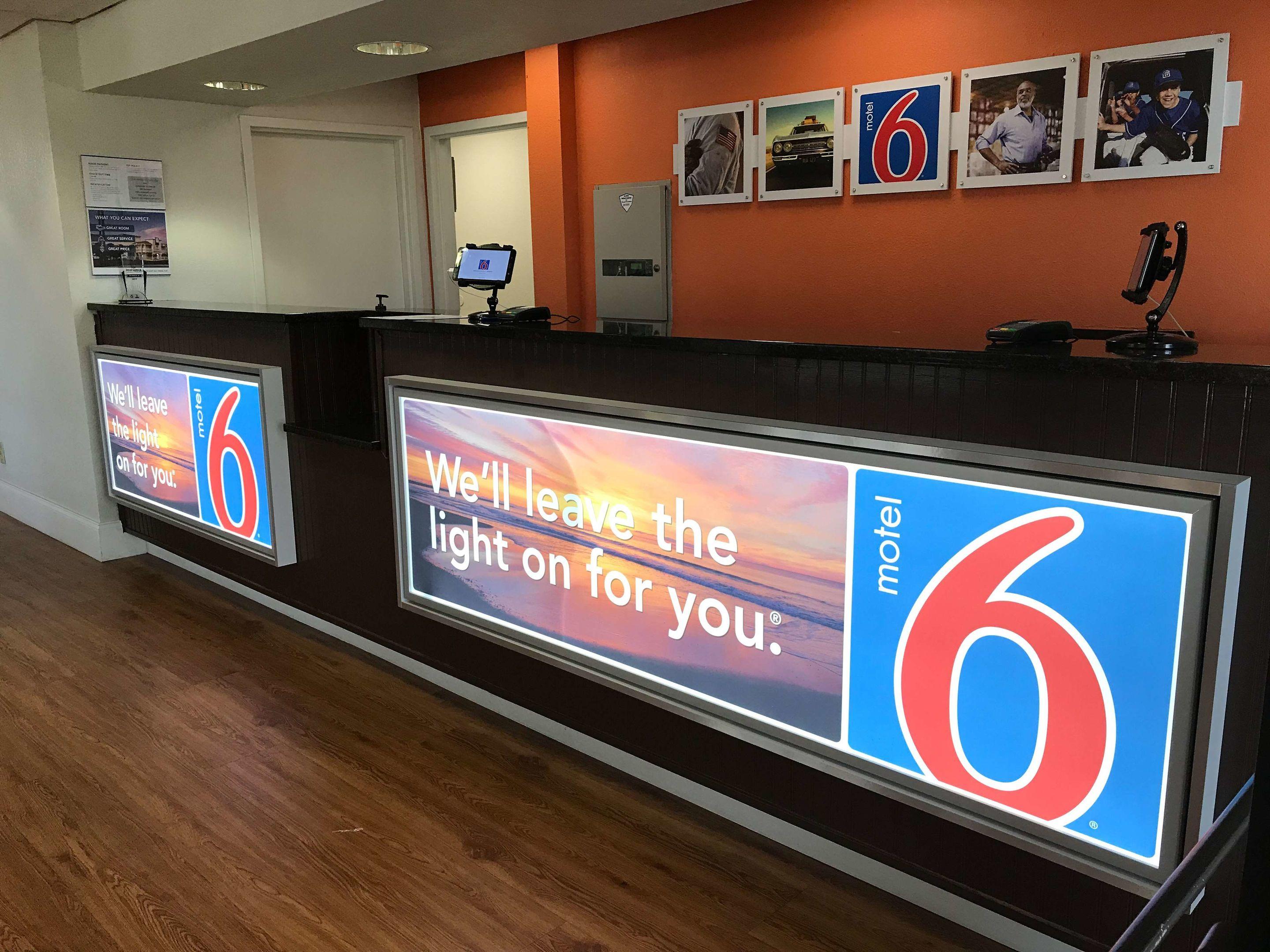 Motel 6 Newnan