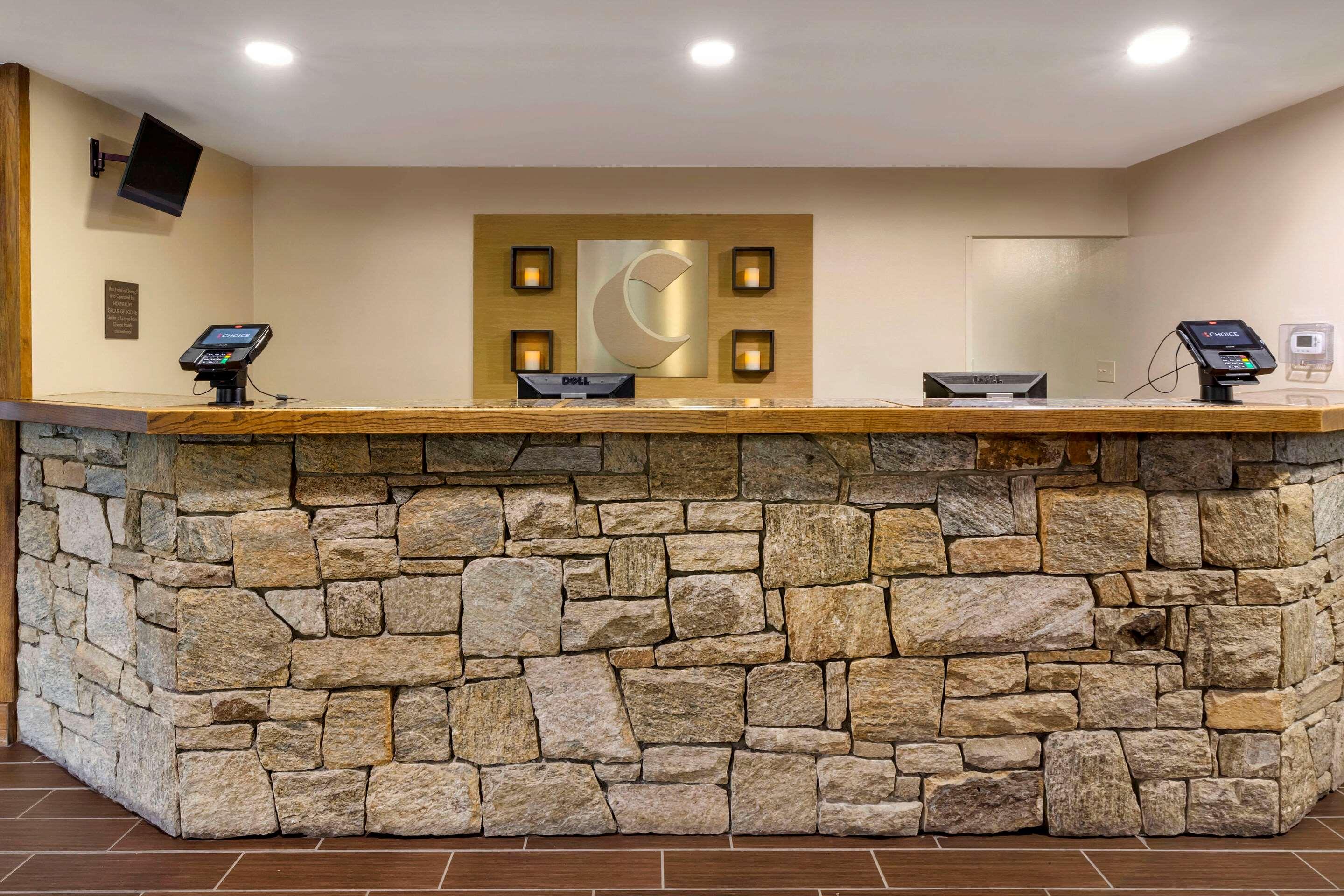 Comfort Suites — photo 4