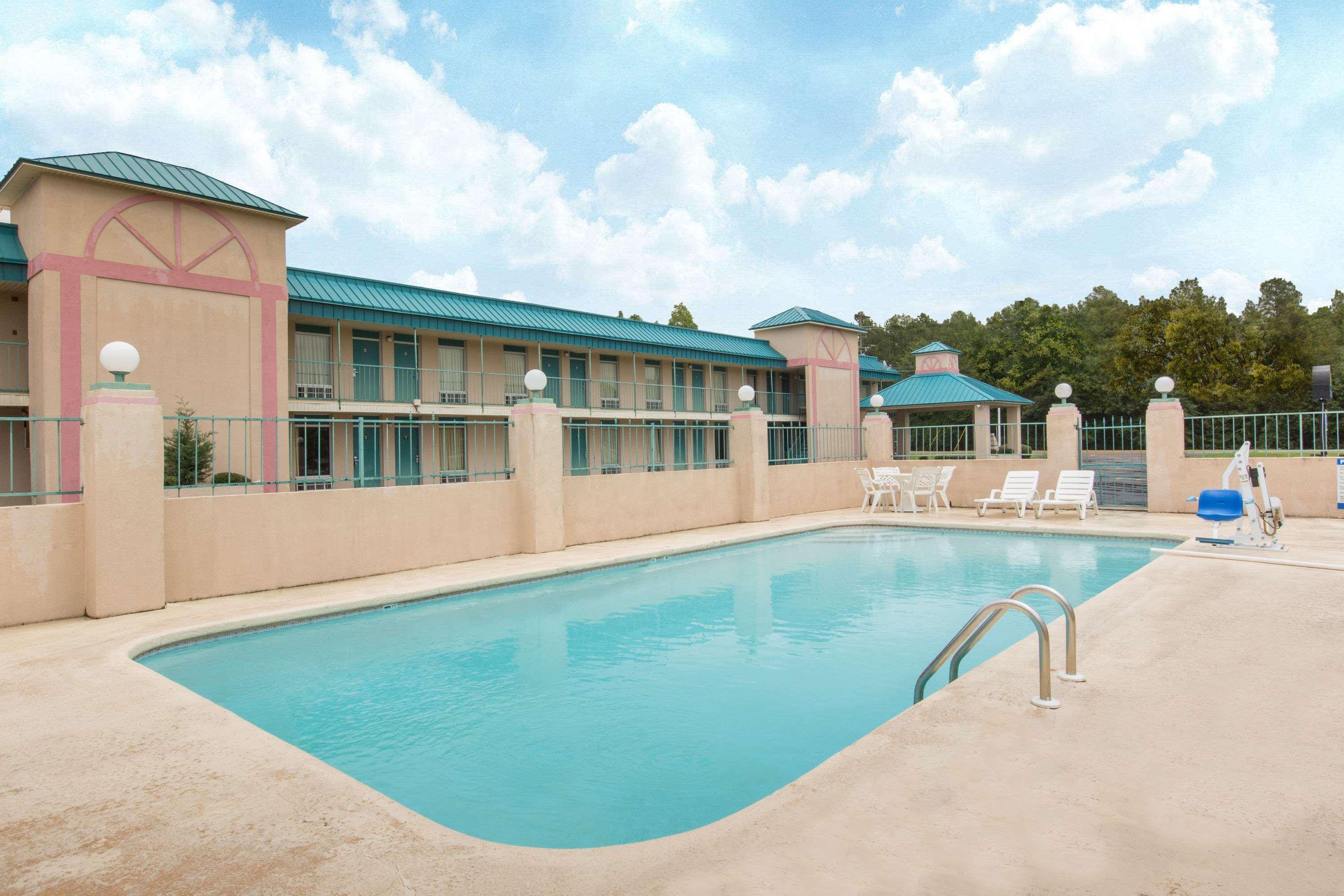 Days Inn by Wyndham West Point — photo 3