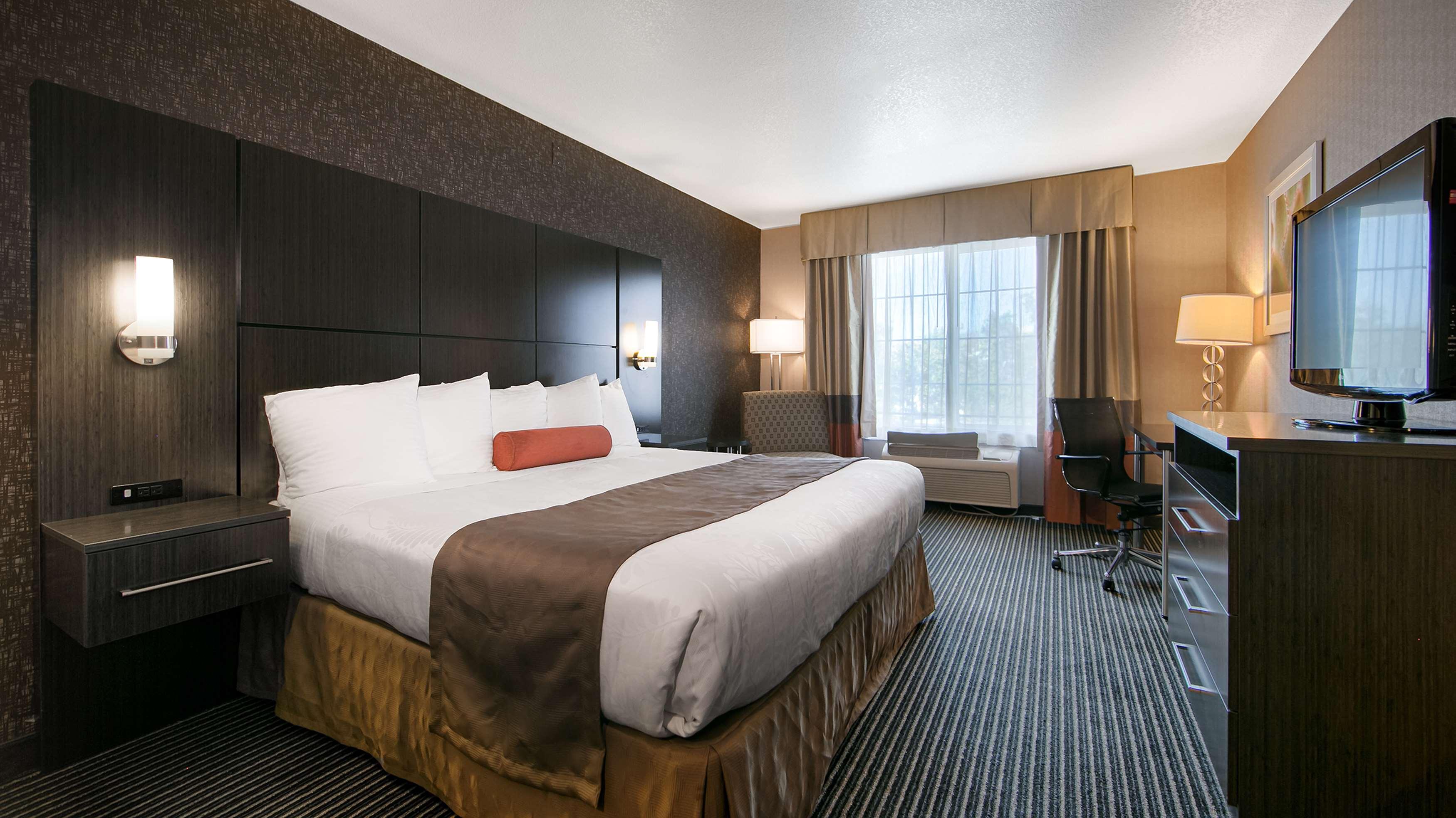 Best Western Plus Rama Inn — photo 4