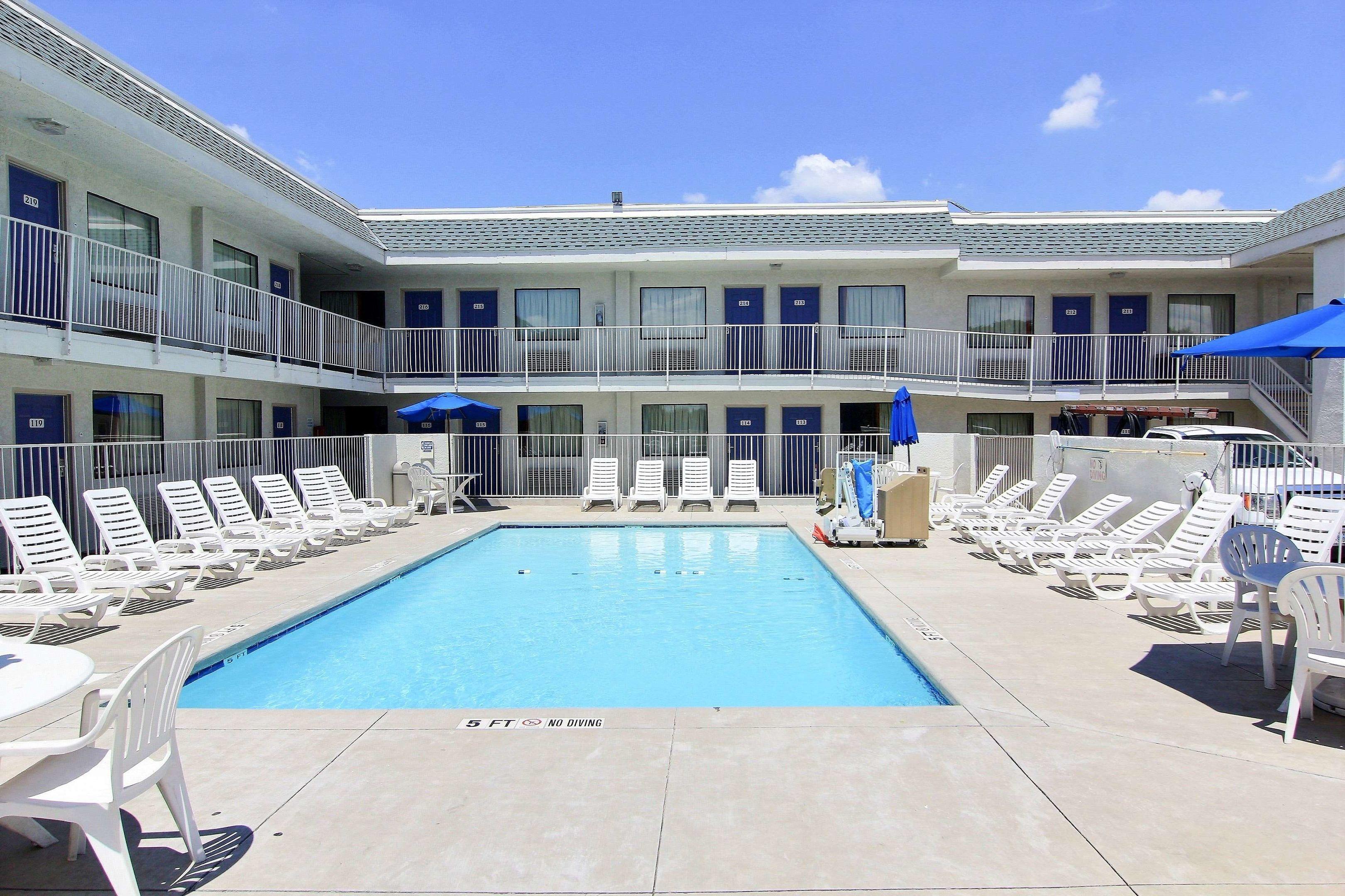 Motel 6 Austin Central - North — photo 4