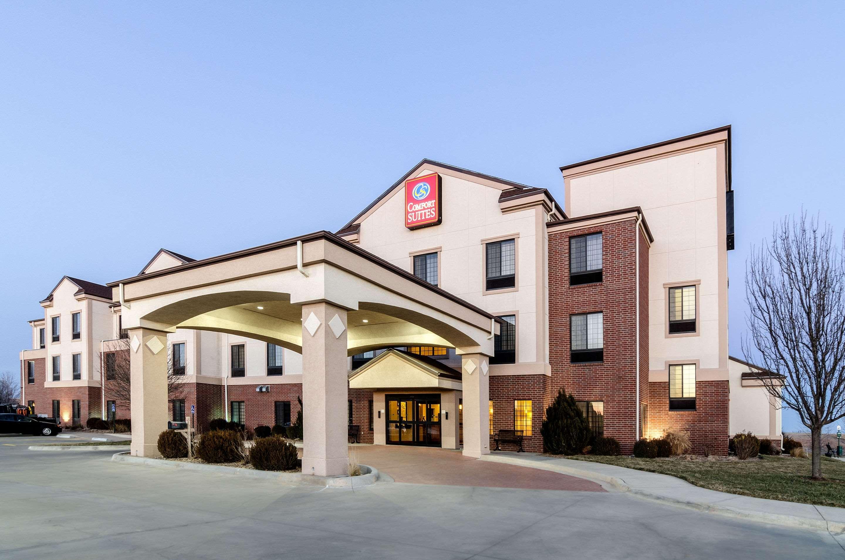 Comfort Suites — photo 3
