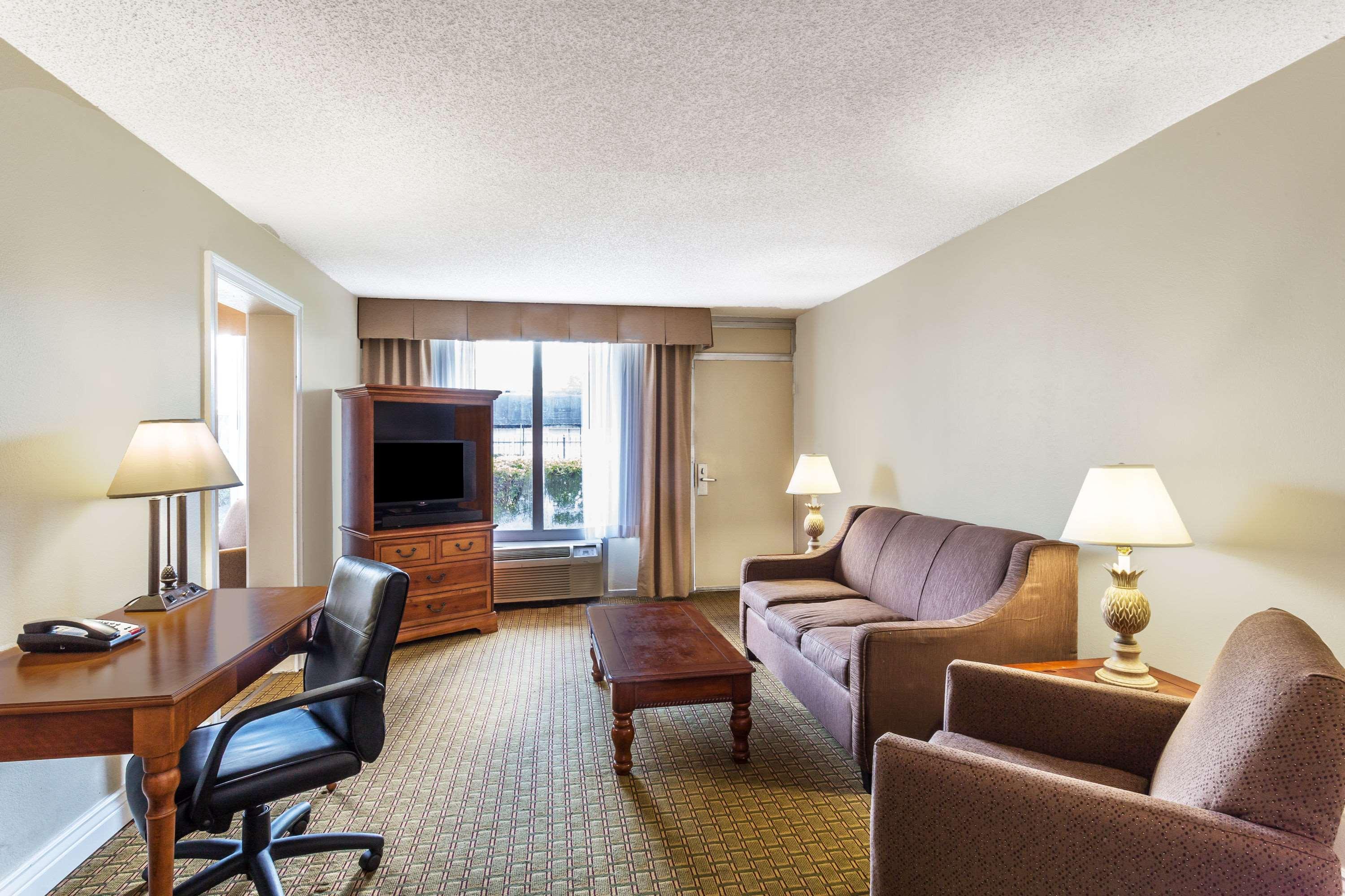 Ramada Inn Houma — photo 4