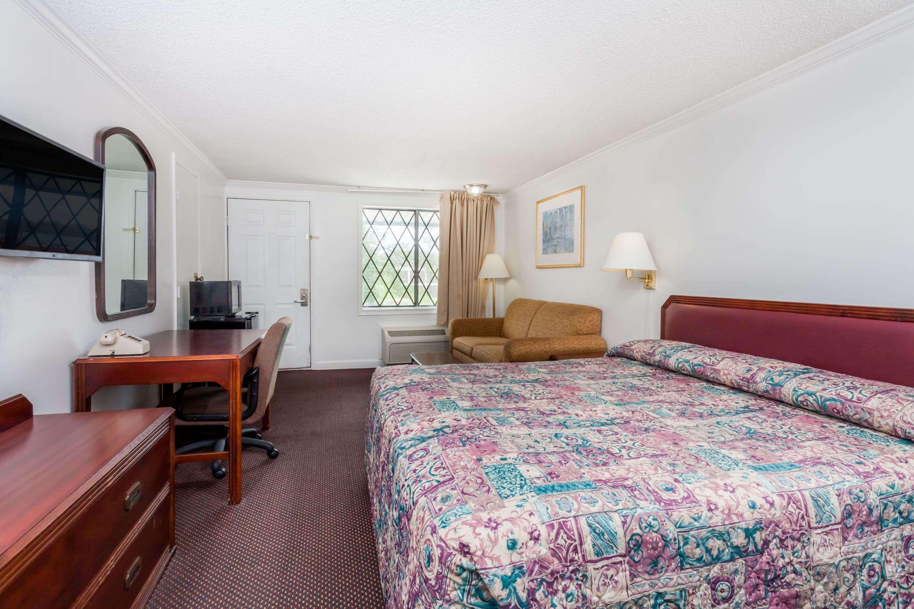 Knights Inn Columbia Northwest — photo 4