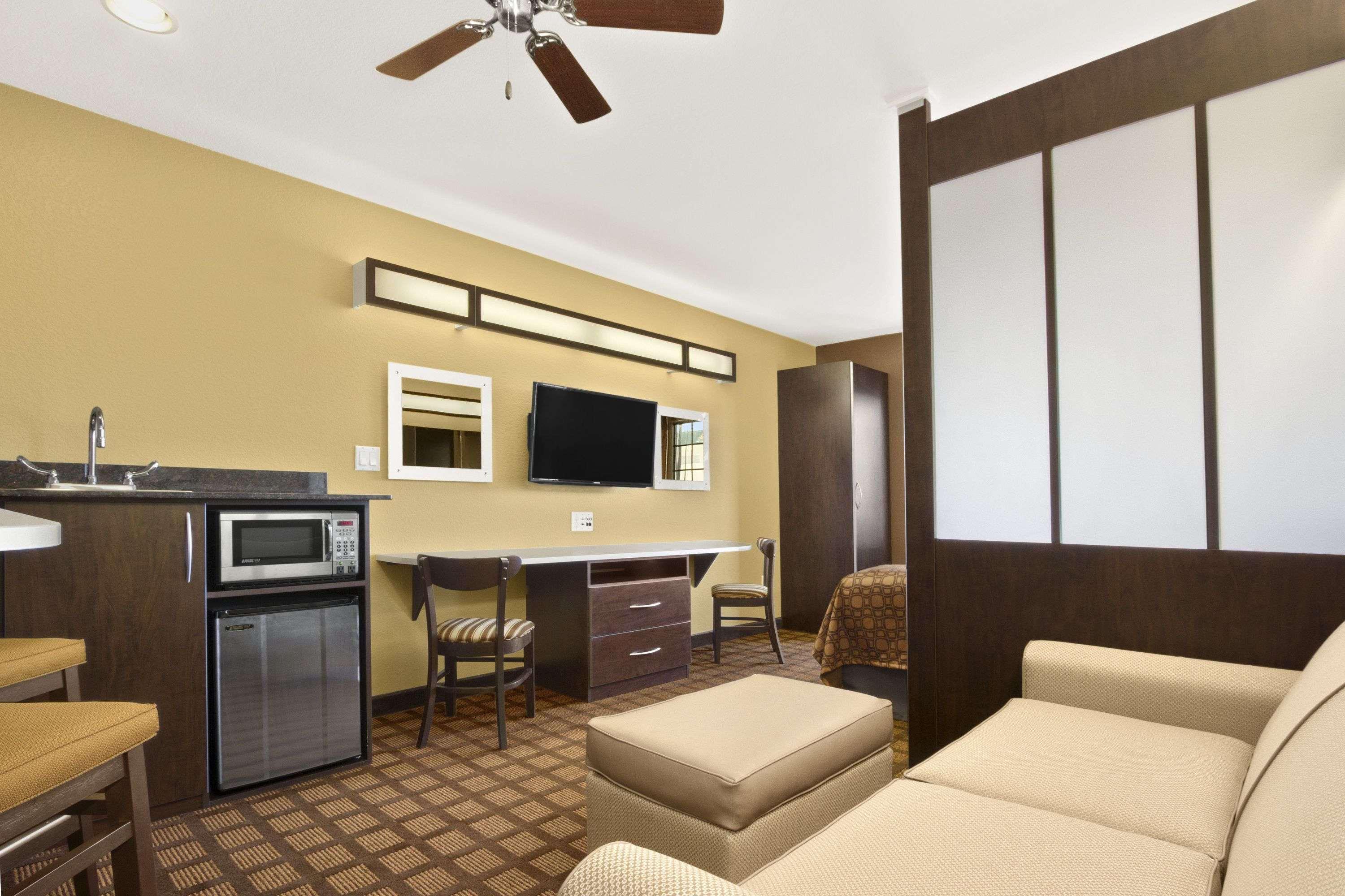 Microtel Inn & Suites by Wyndham Buda Austin South — photo 4