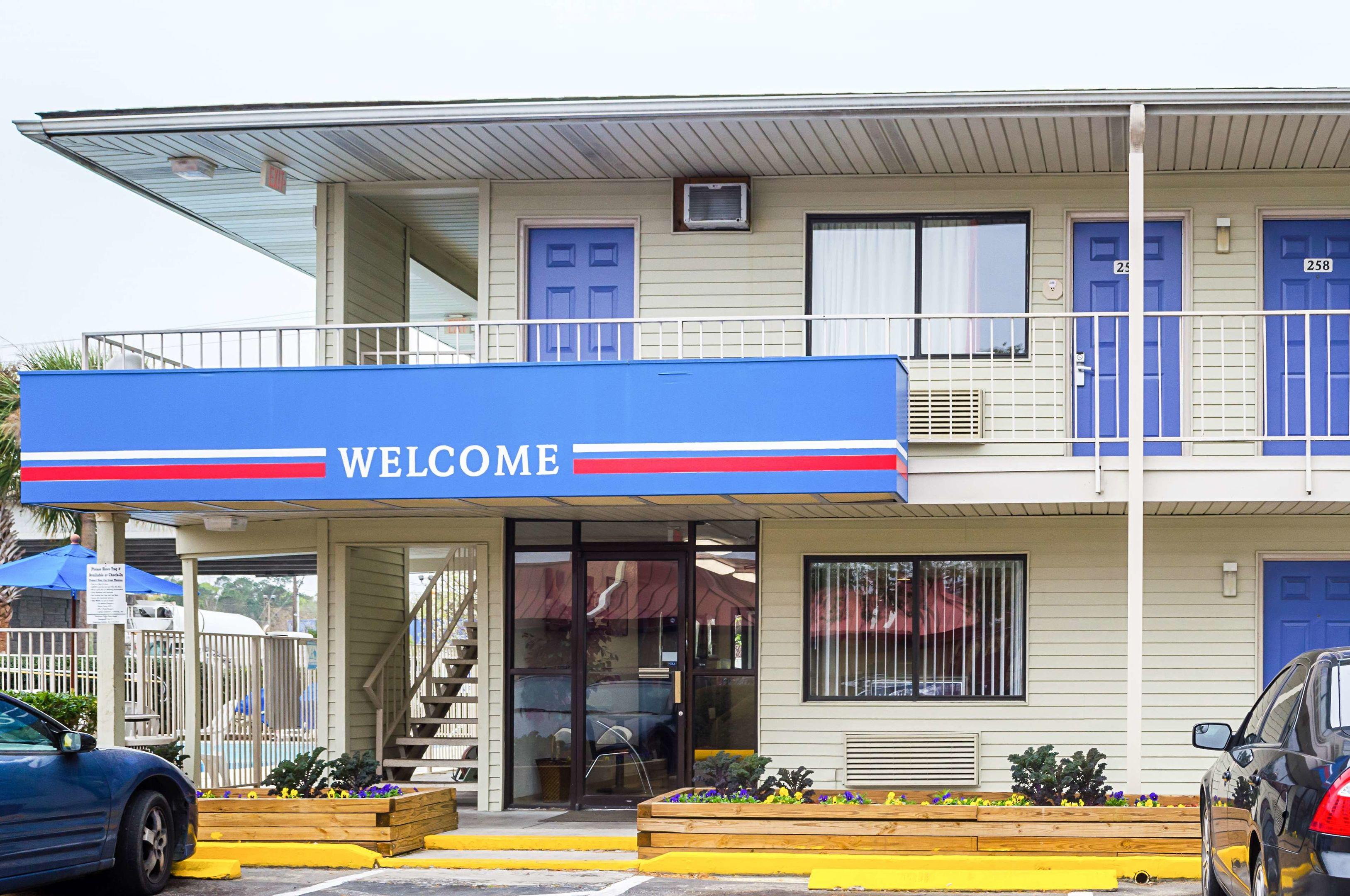 Motel 6 Charleston South — photo 5