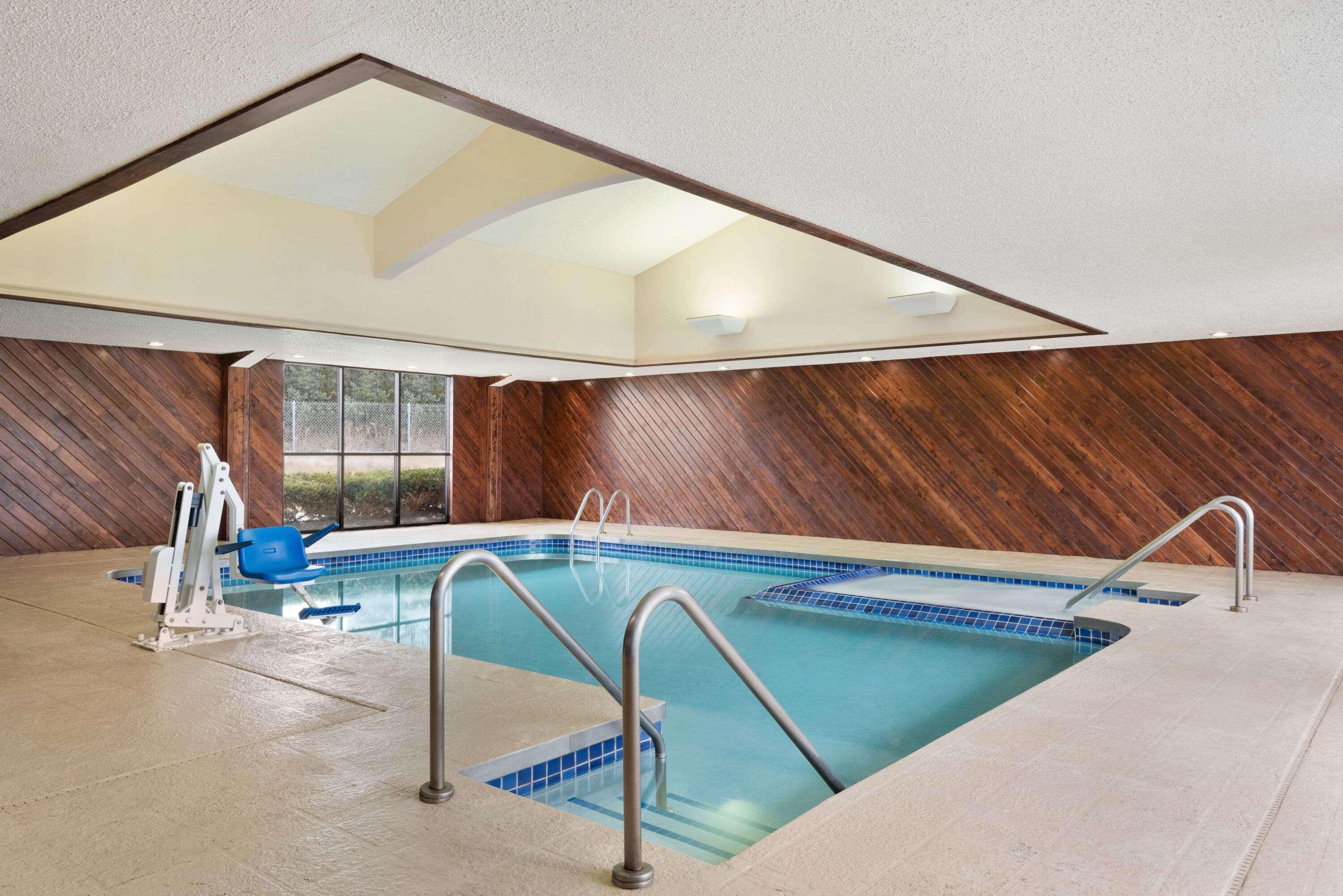 Super 8 by Wyndham Wausau — photo 5