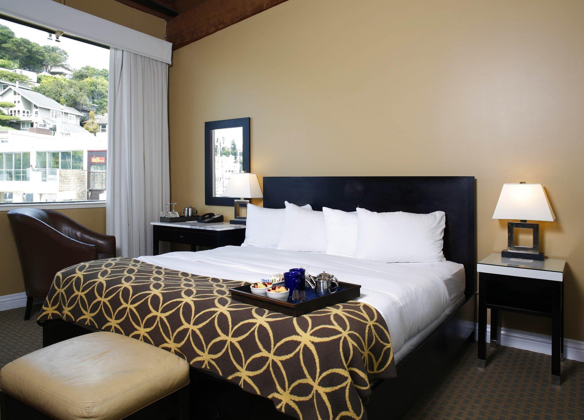 Waters Edge Hotel — photo 5