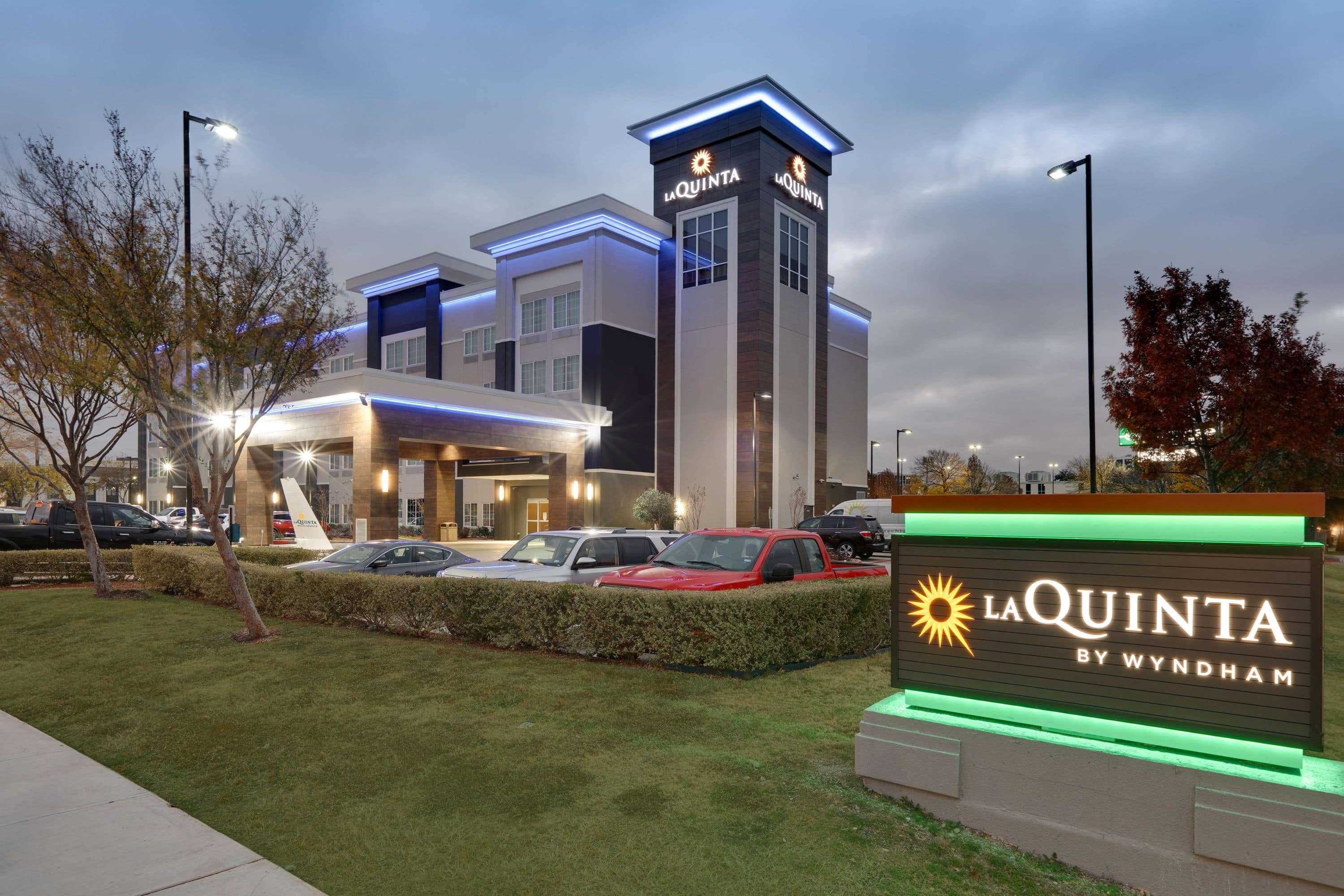 La Quinta Inn & Suites Dallas Love Field — photo 3