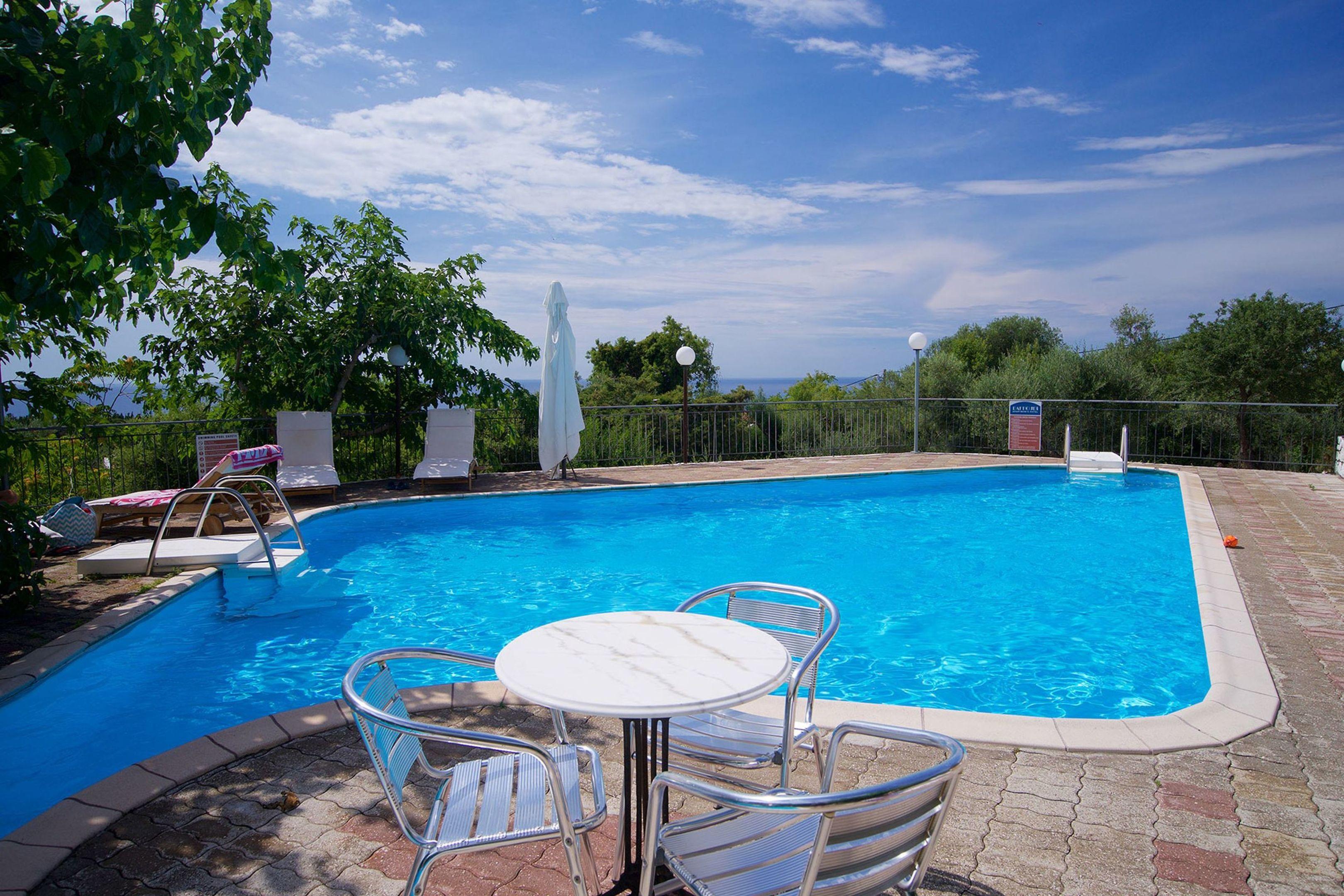 Dafnoudi Hotel & Apartments — photo 4