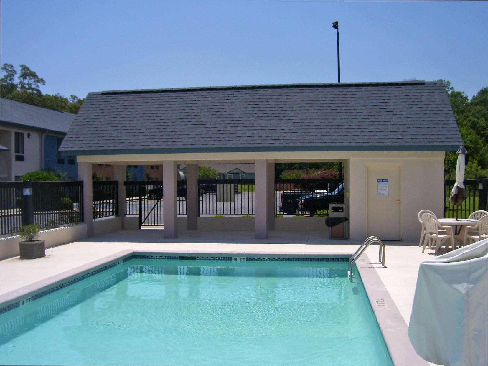 Americas Best Value Inn and Suites Bastrop — photo 4