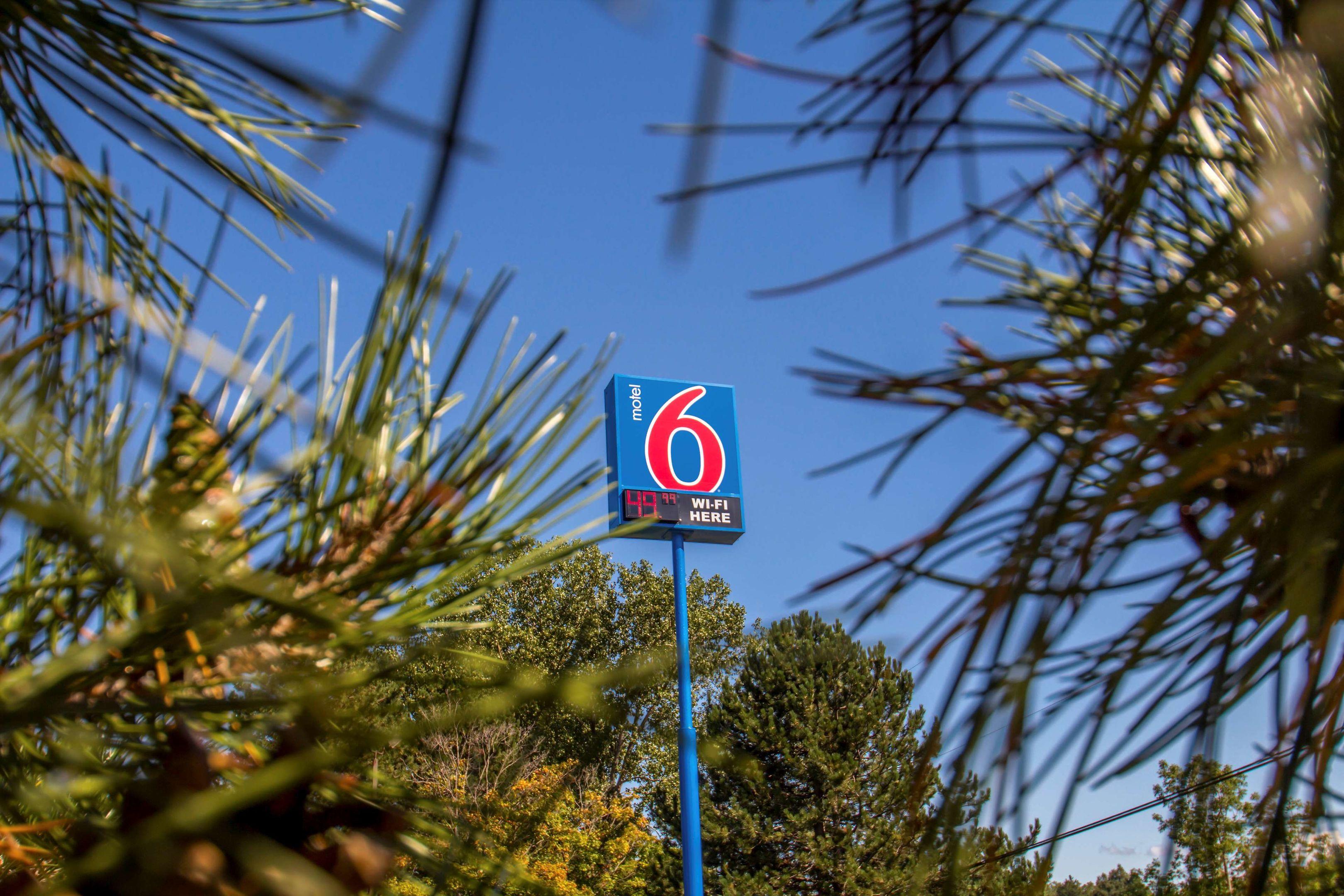 Motel 6 Buffalo Airport — photo 3