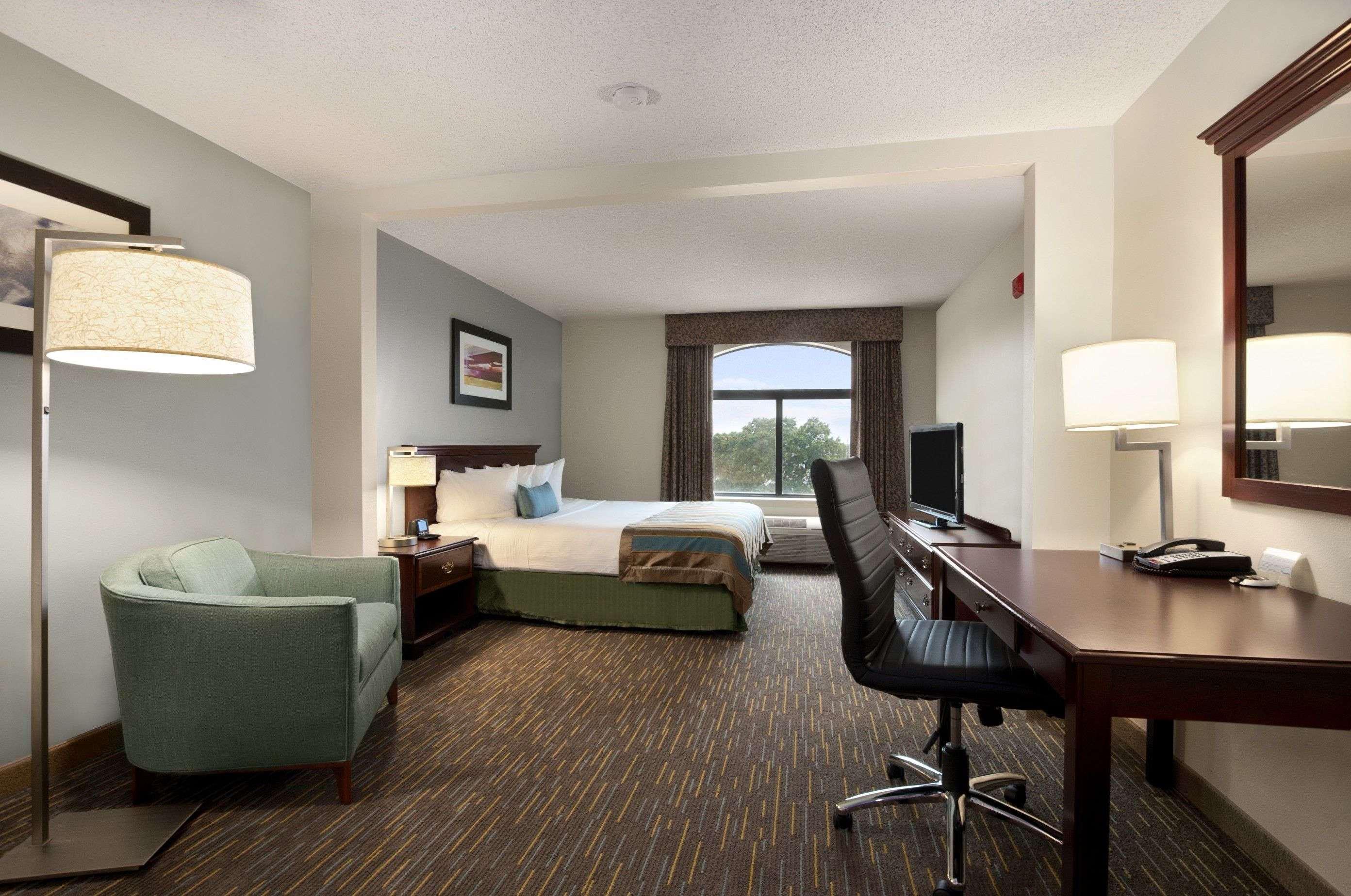 Wingate by Wyndham  Round Rock & Conference Center — photo 4