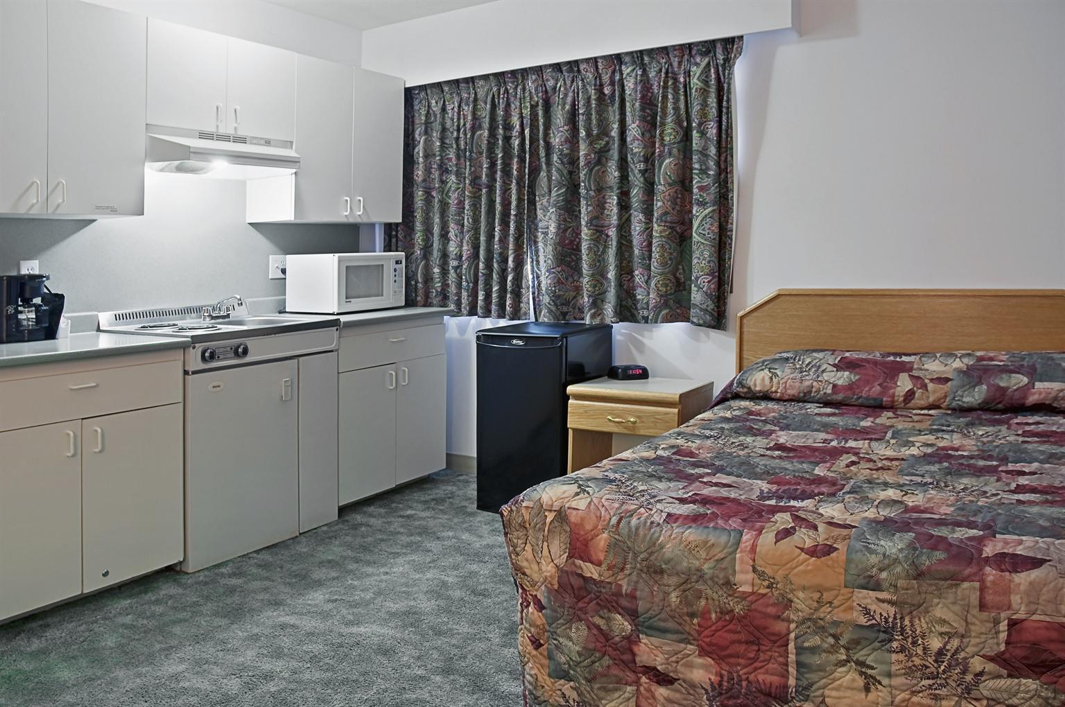 Canadas Best Value Inn-Mile 0 — photo 5