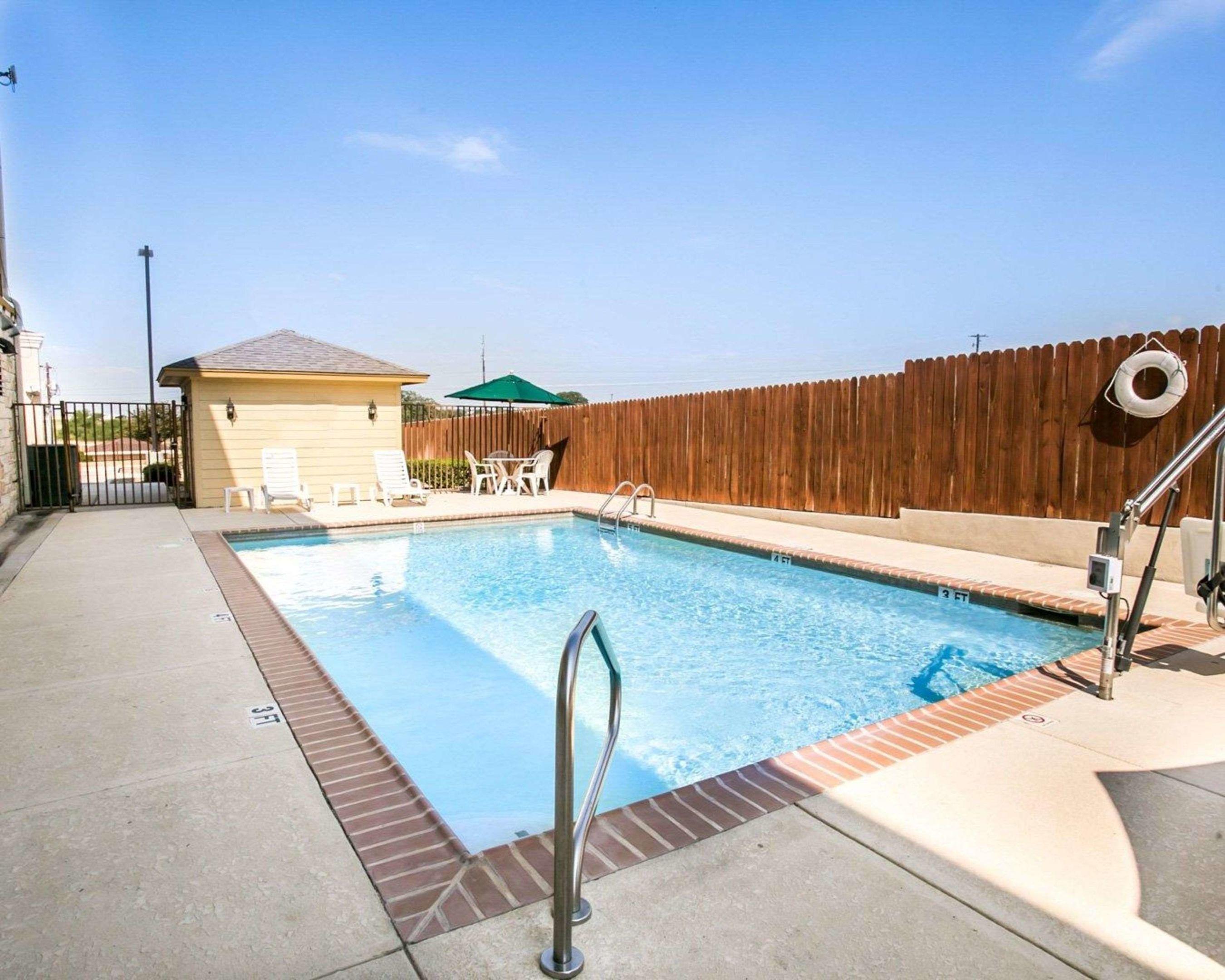 Sleep Inn & Suites Gonzales — photo 4