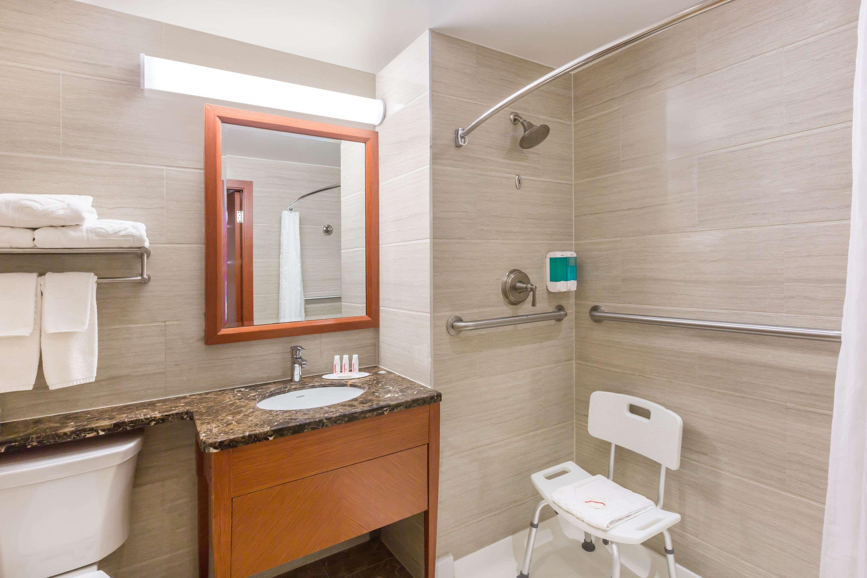 Ramada by Wyndham Flushing Queens — photo 5
