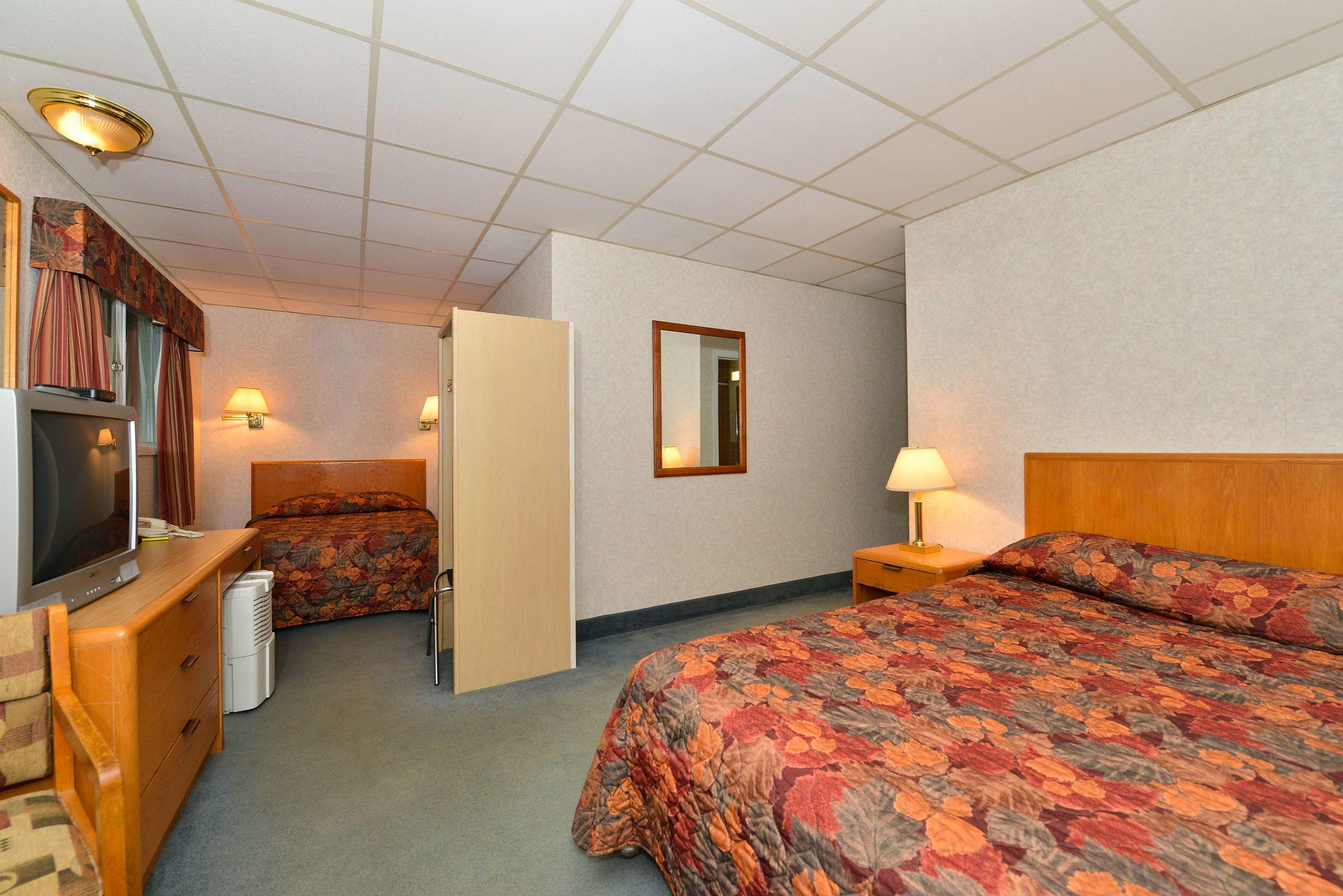 Canadas Best Value Inn and Suites Woodstock — photo 5