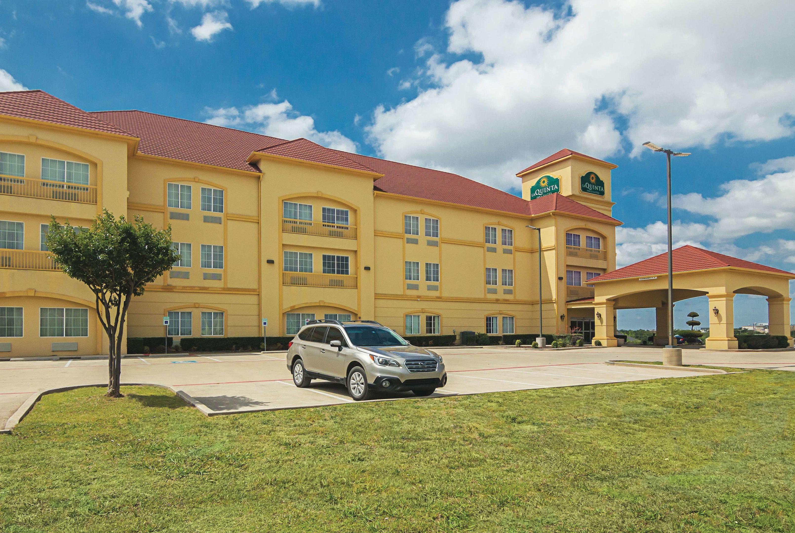 La Quinta Inn & Suites Bridgeport — photo 5
