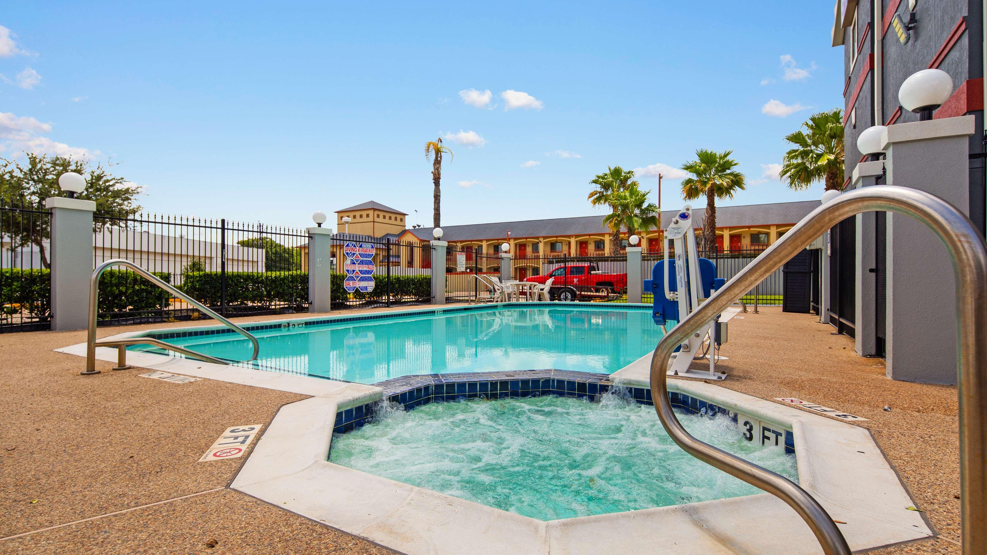 Best Western Plus Northwest Inn & Suites — photo 4