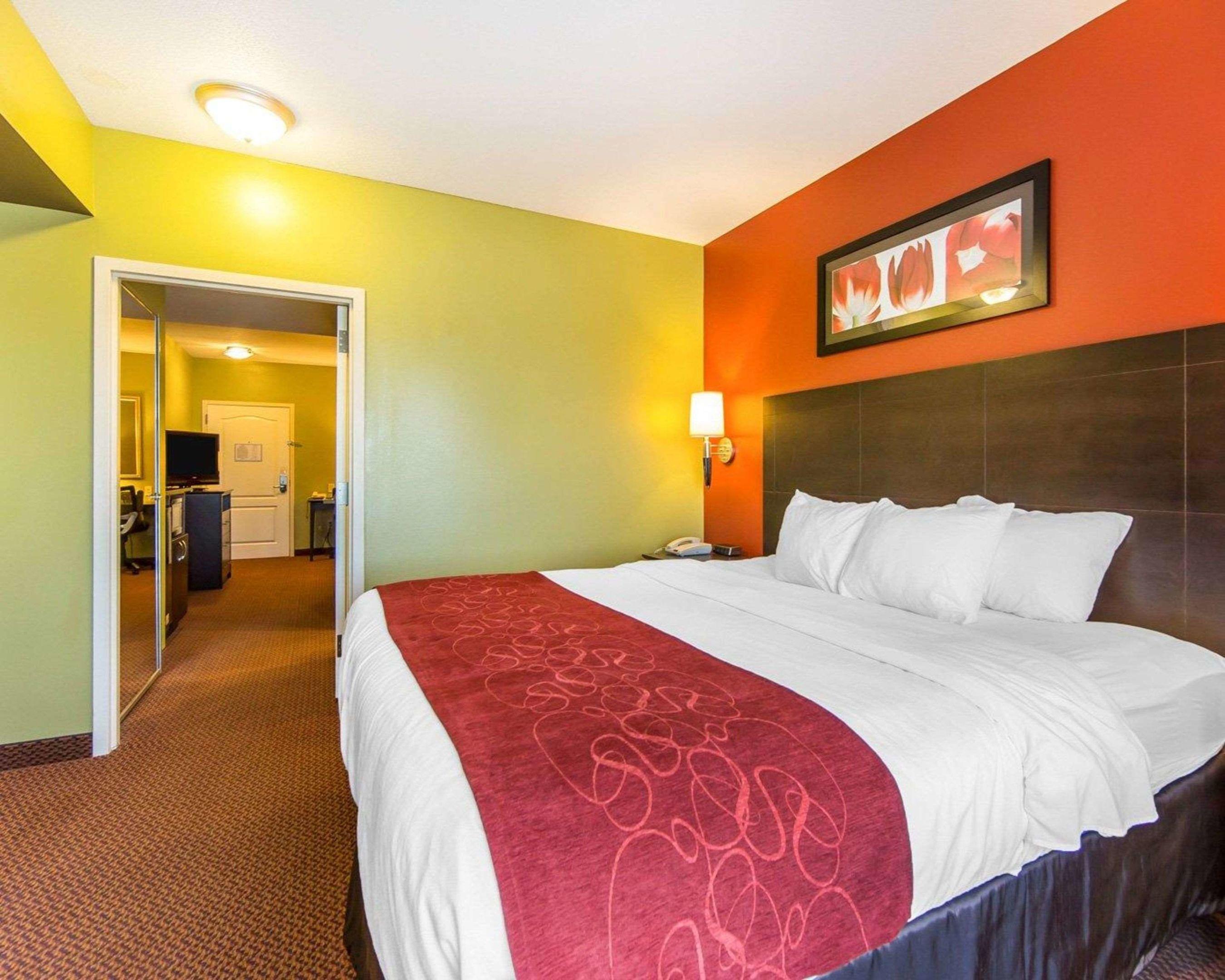 Comfort Suites East — photo 4