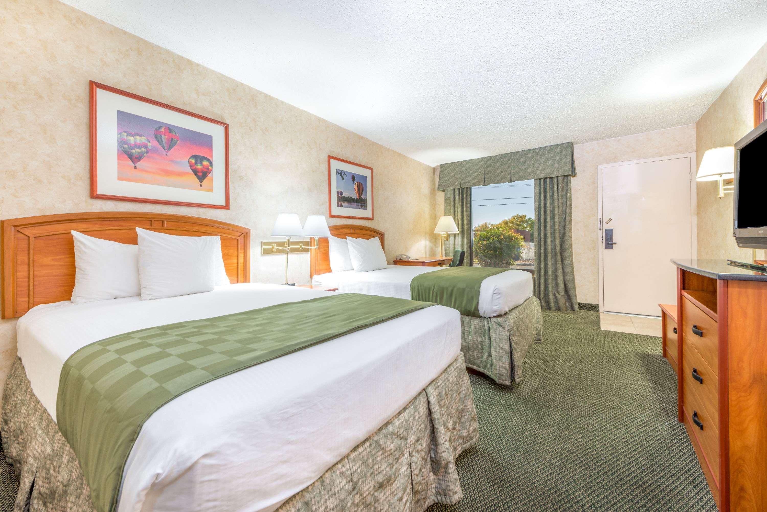 Days Inn & Suites Albuquerque North — photo 3