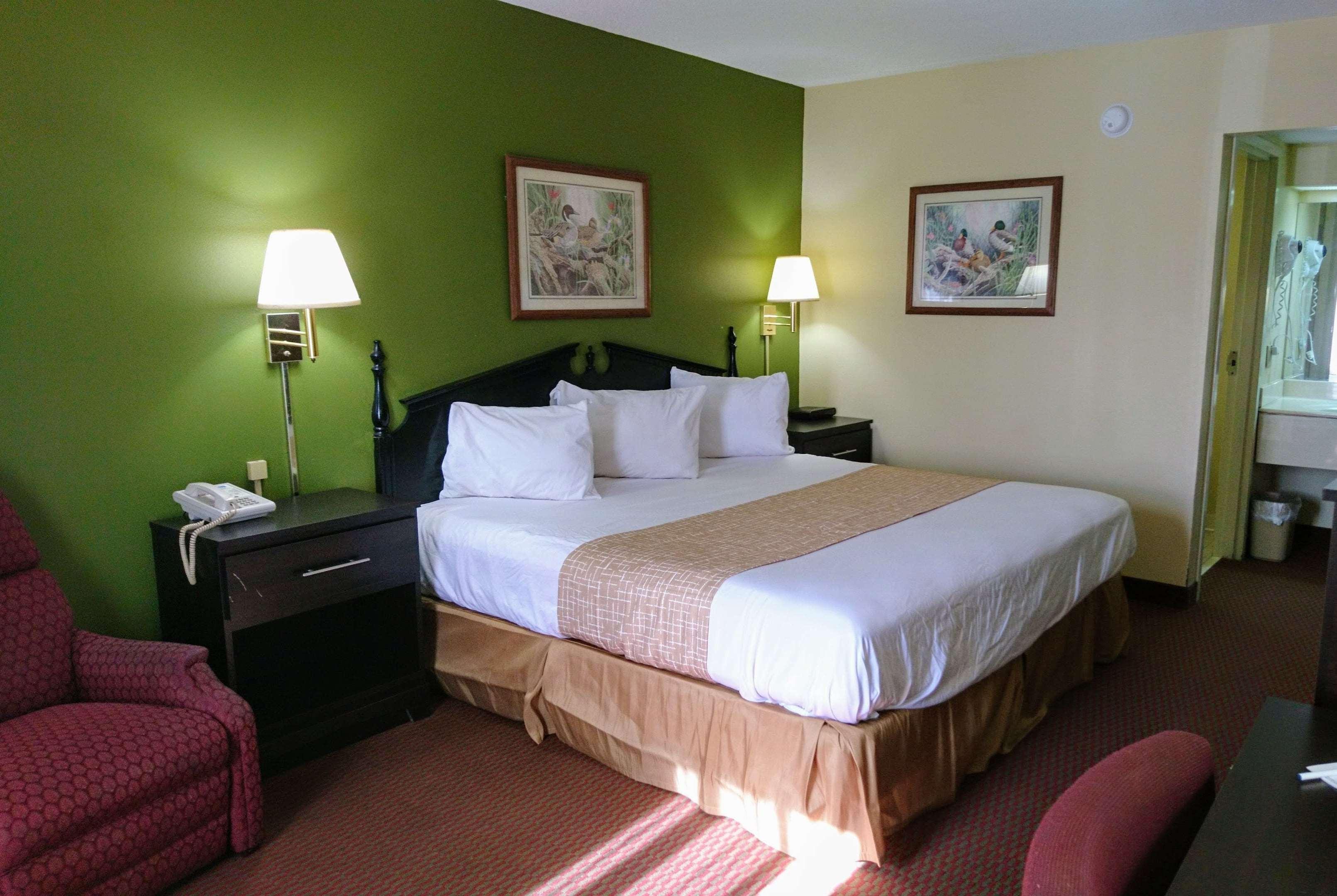 Travelodge Knoxville East — photo 4
