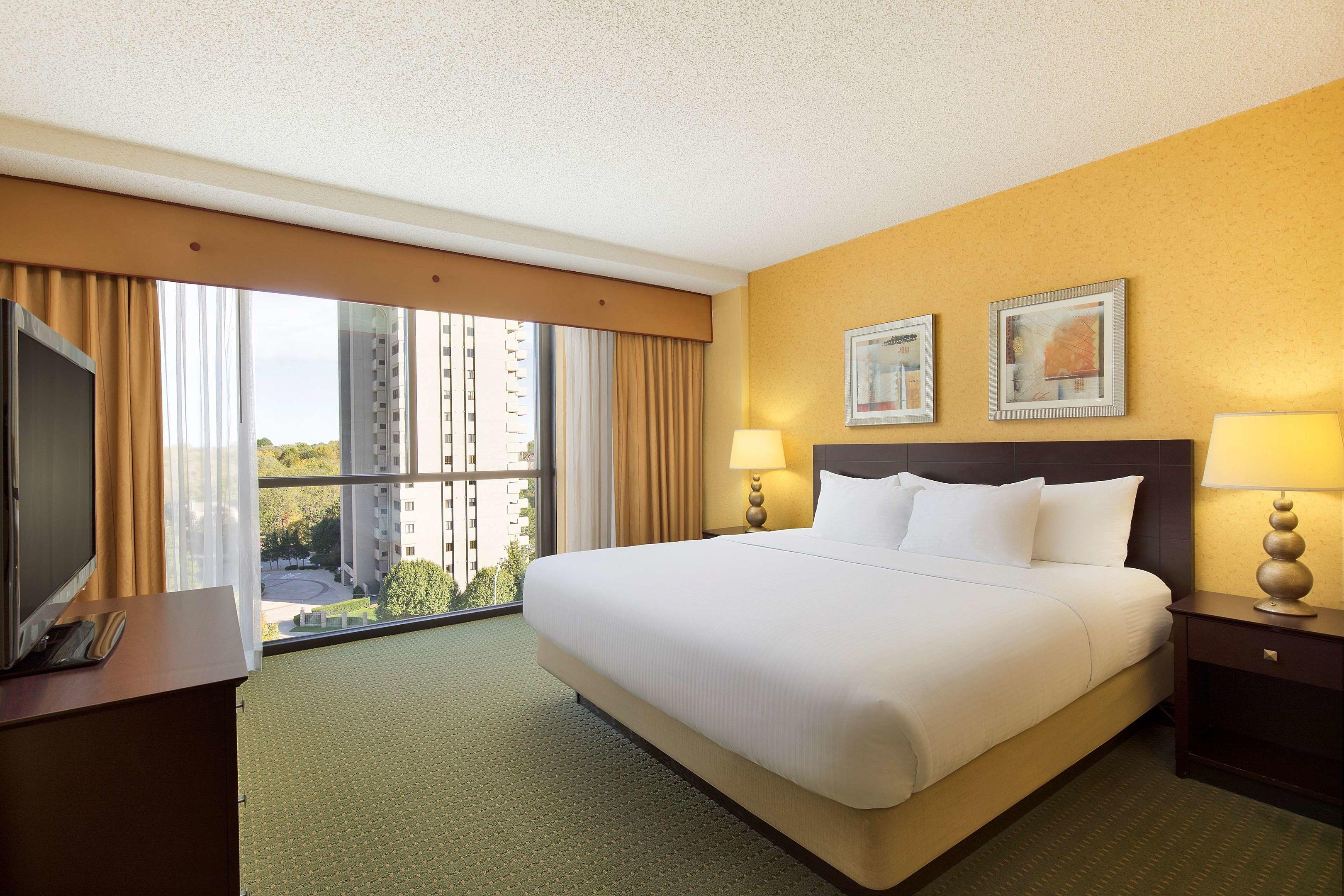 University Plaza Hotel — photo 4