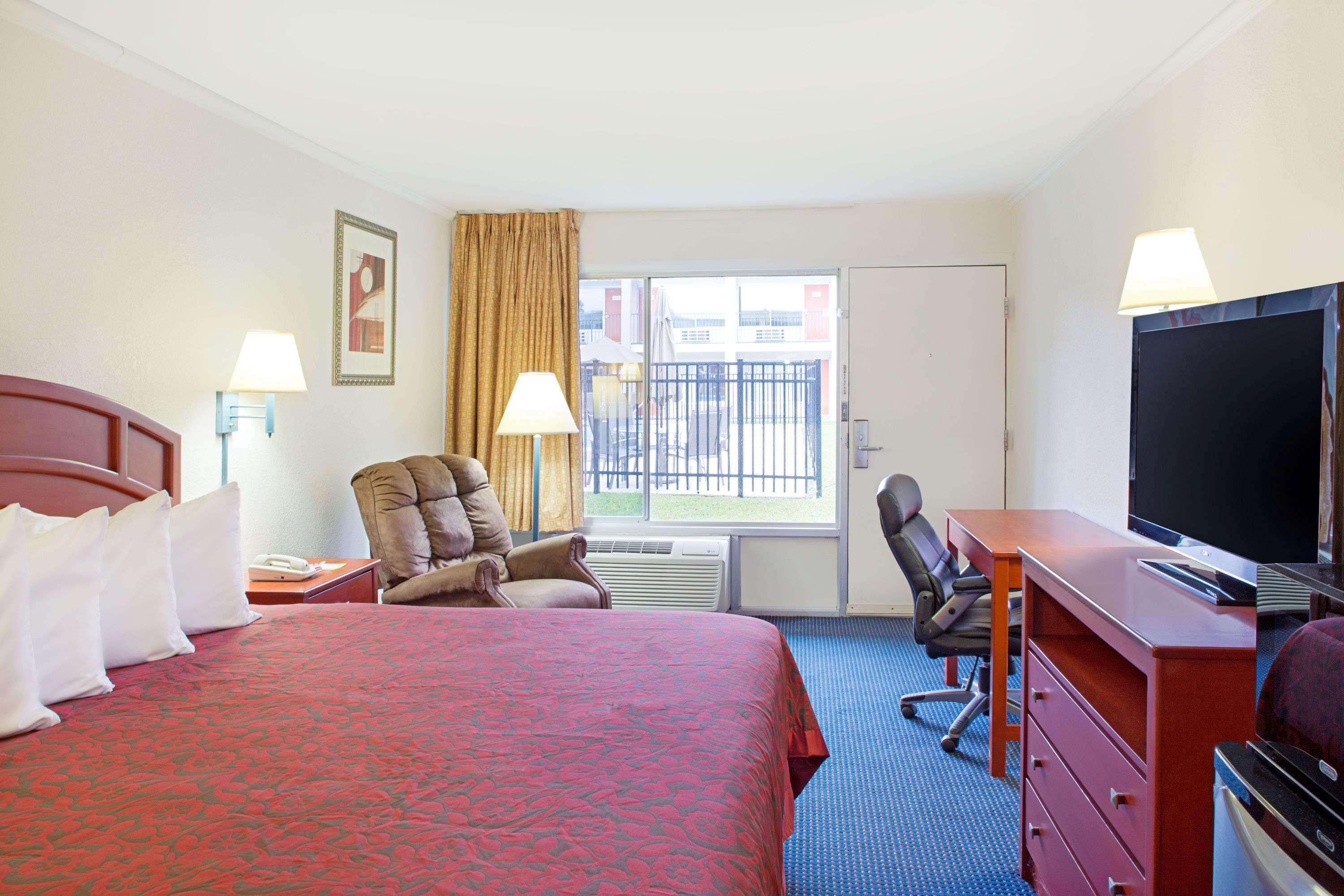 Days Inn Tallahassee - Government Center — photo 4
