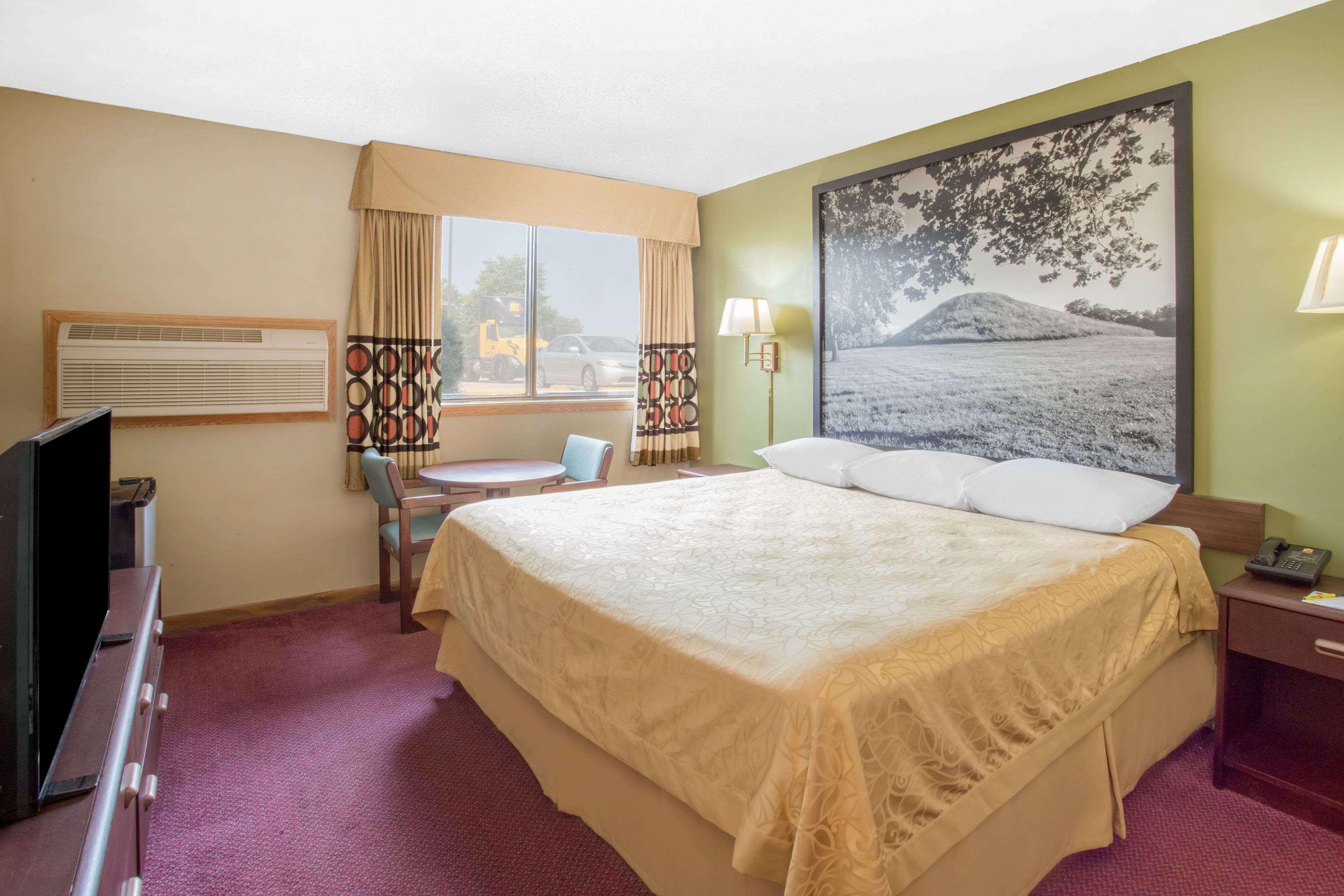 Super 8 by Wyndham Normal Bloomington — photo 3